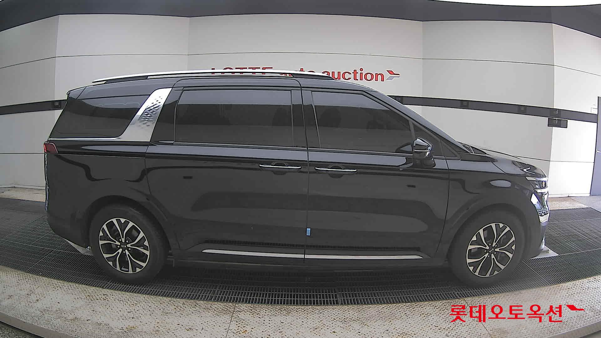 Kia Carnival - 21