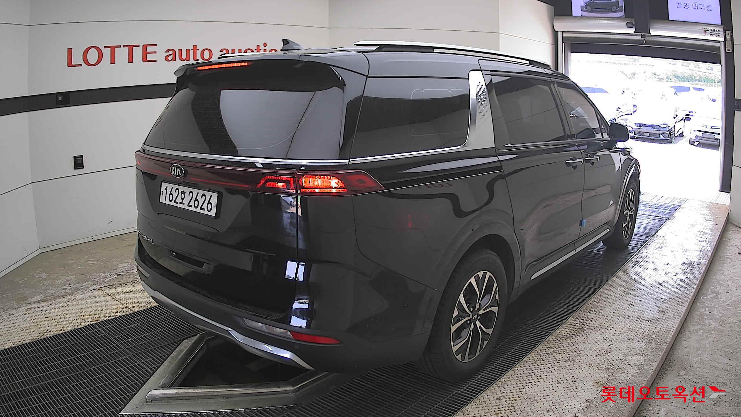 Kia Carnival - 5
