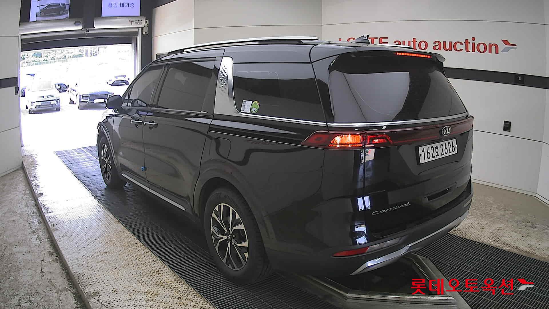 Kia Carnival - 4