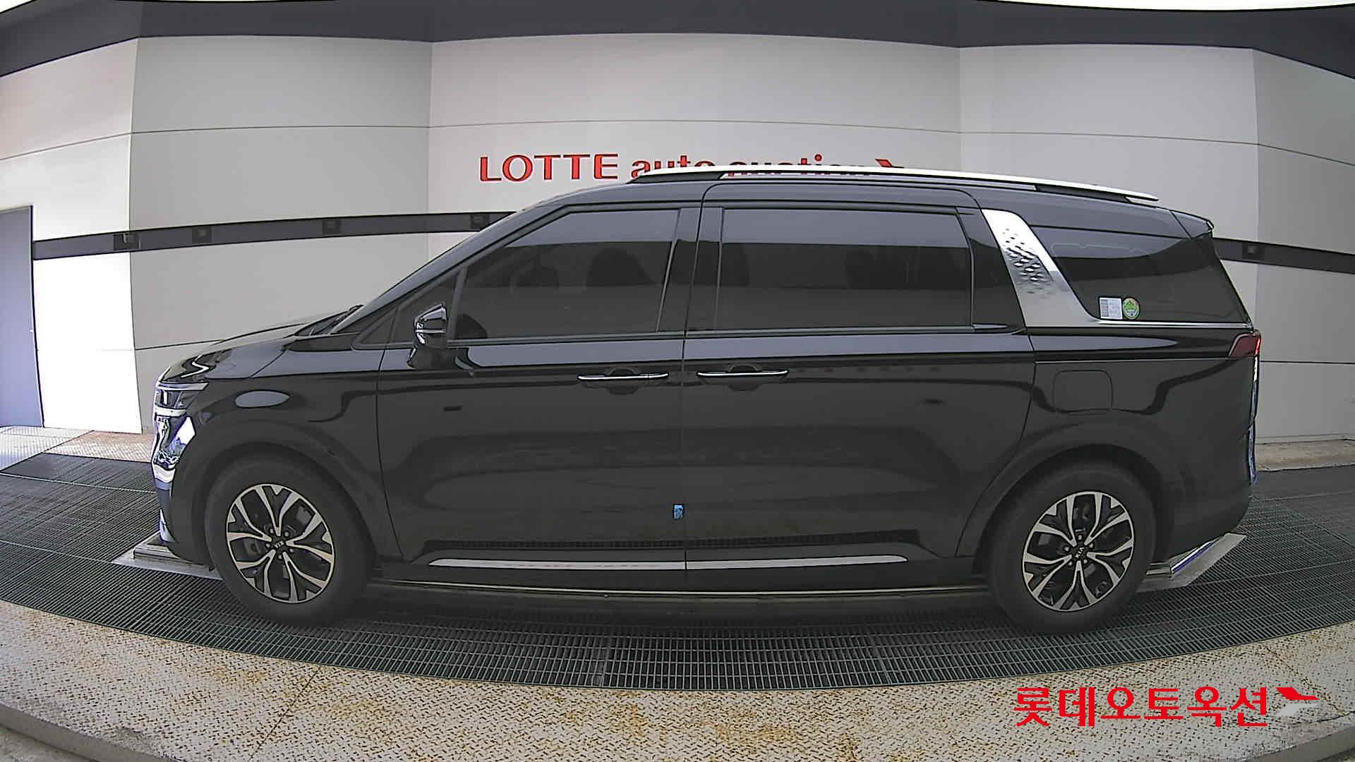 Kia Carnival - 13