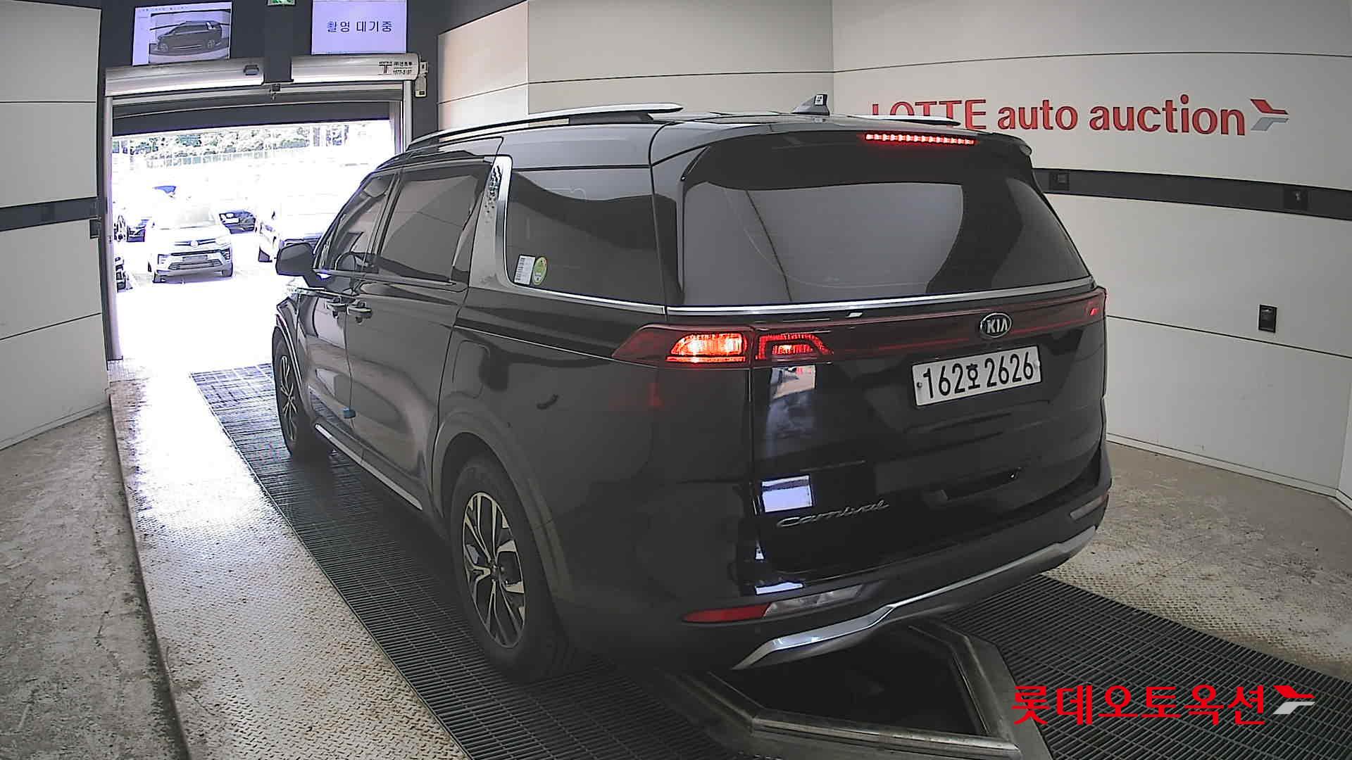 Kia Carnival - 16