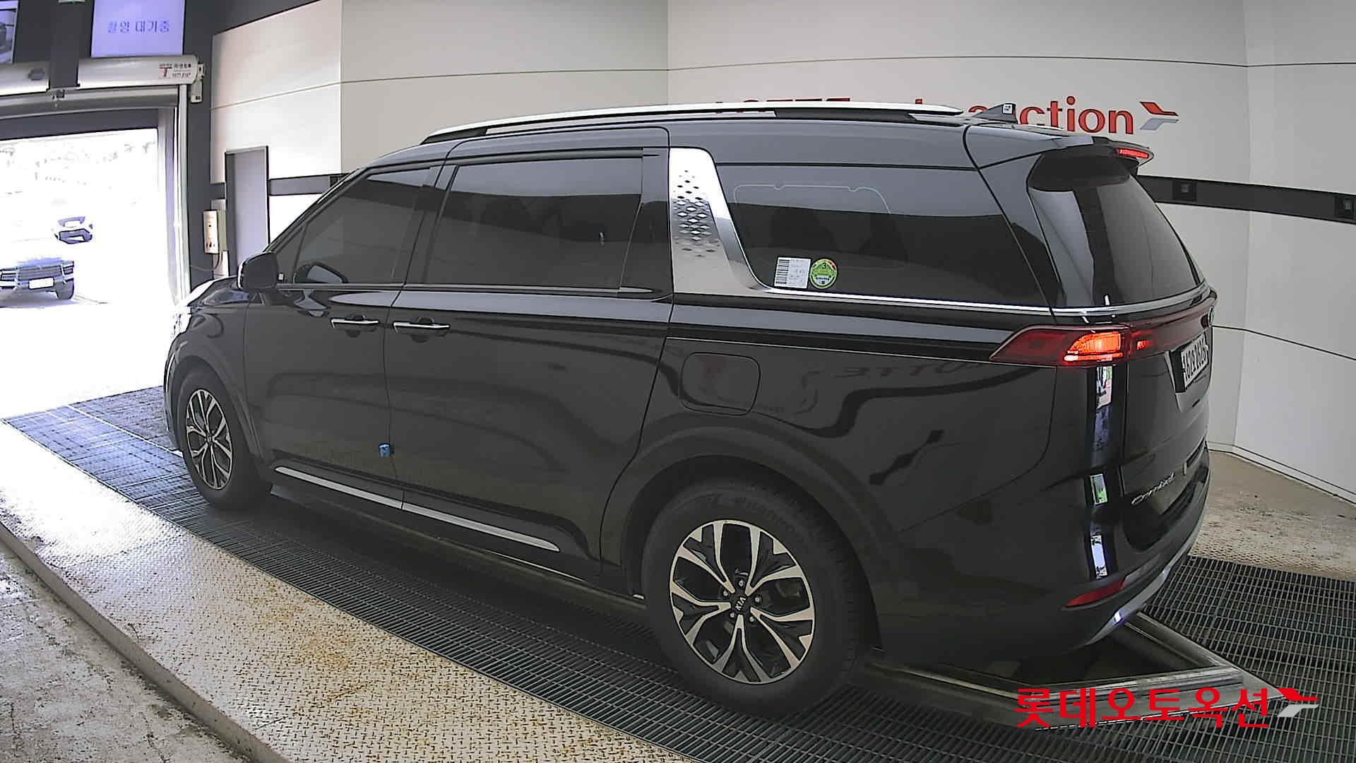 Kia Carnival - 15