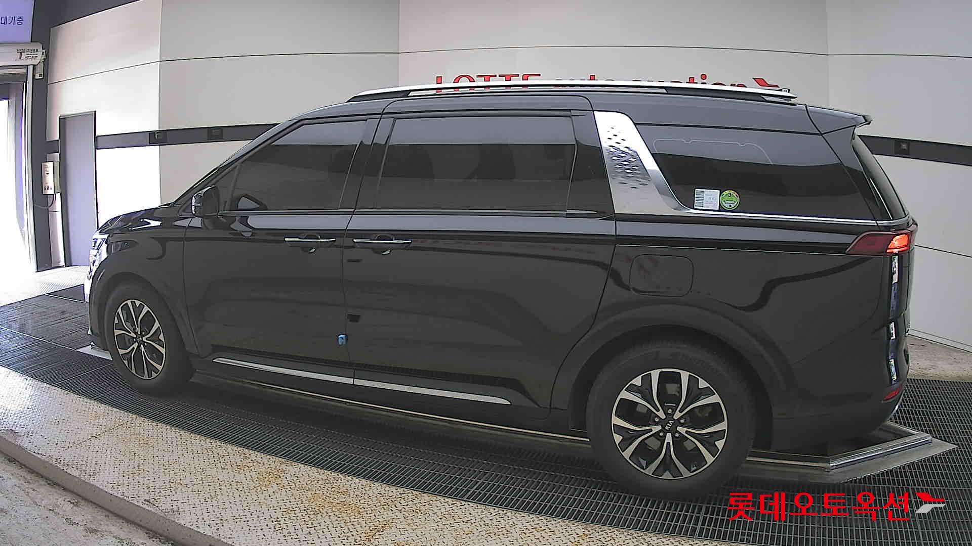 Kia Carnival - 14