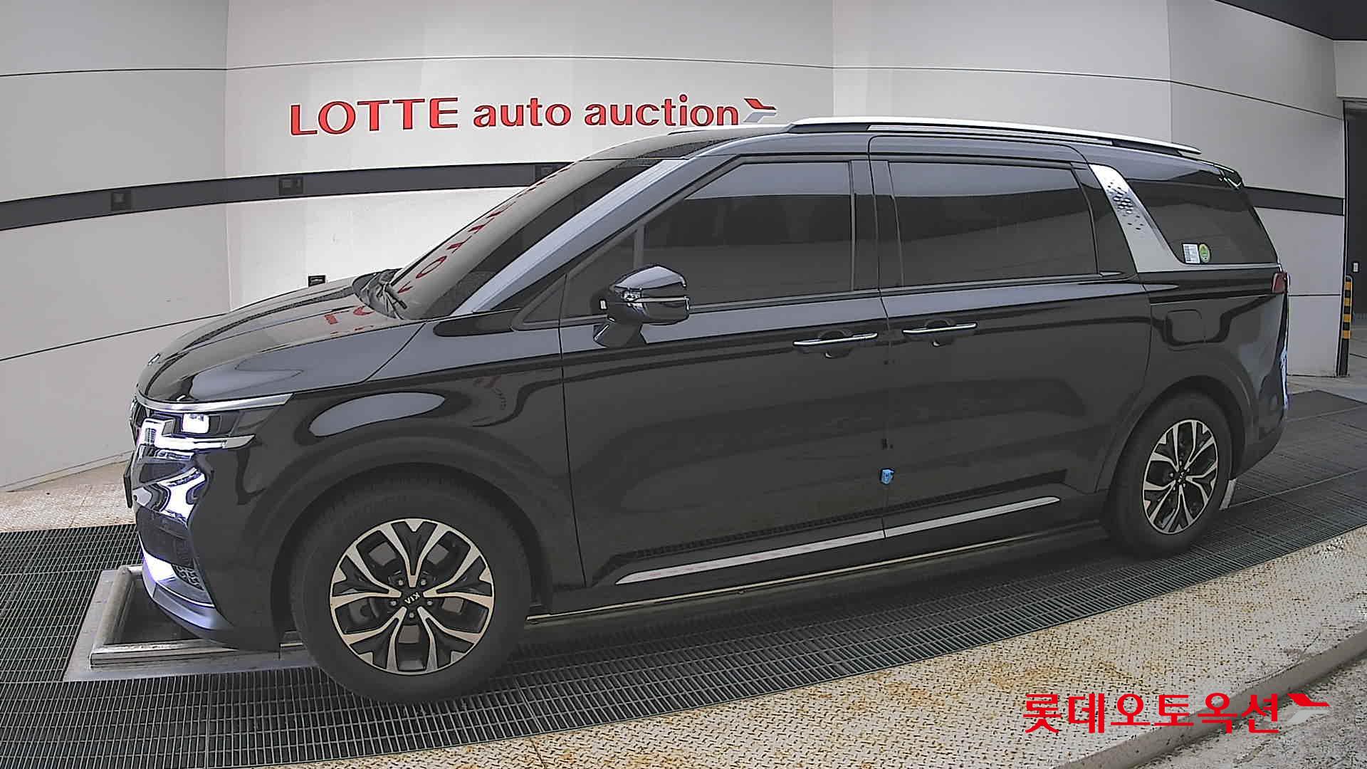 Kia Carnival - 12