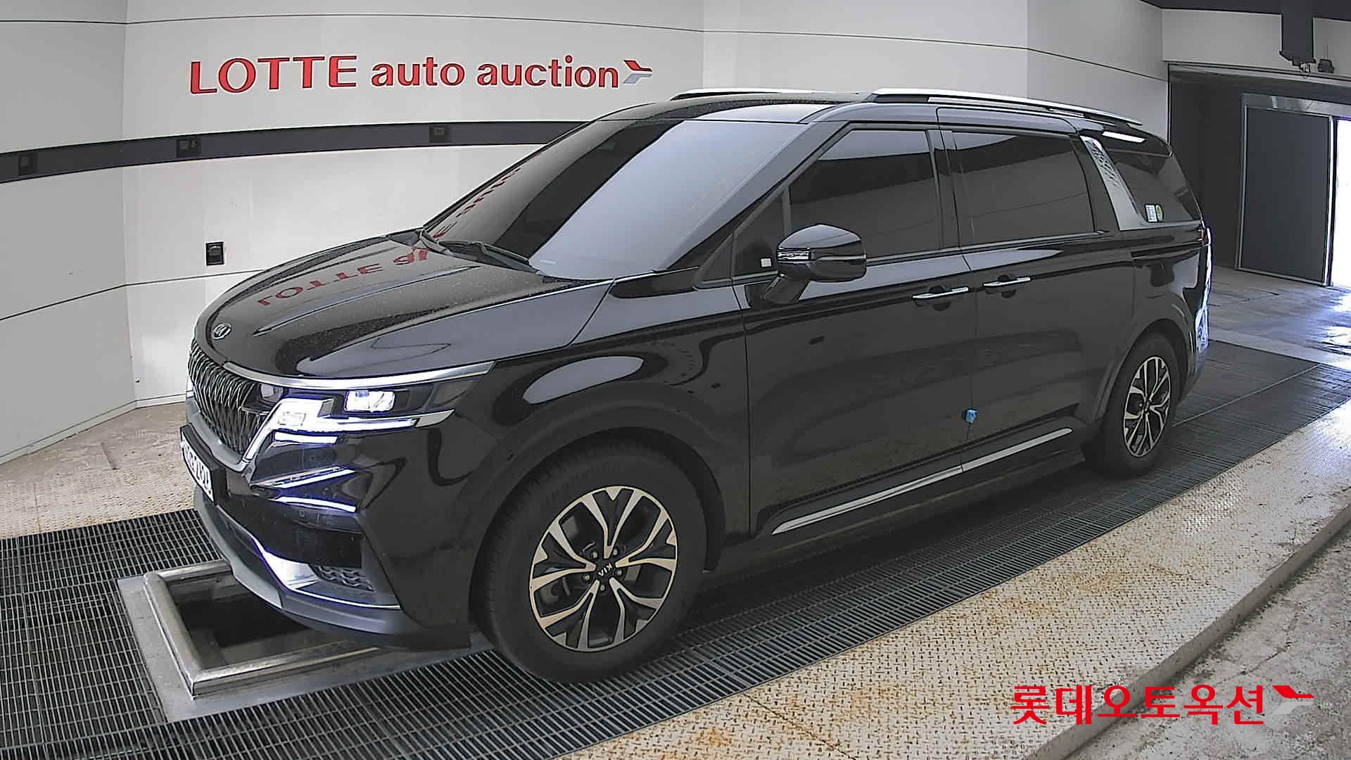 Kia Carnival - 11