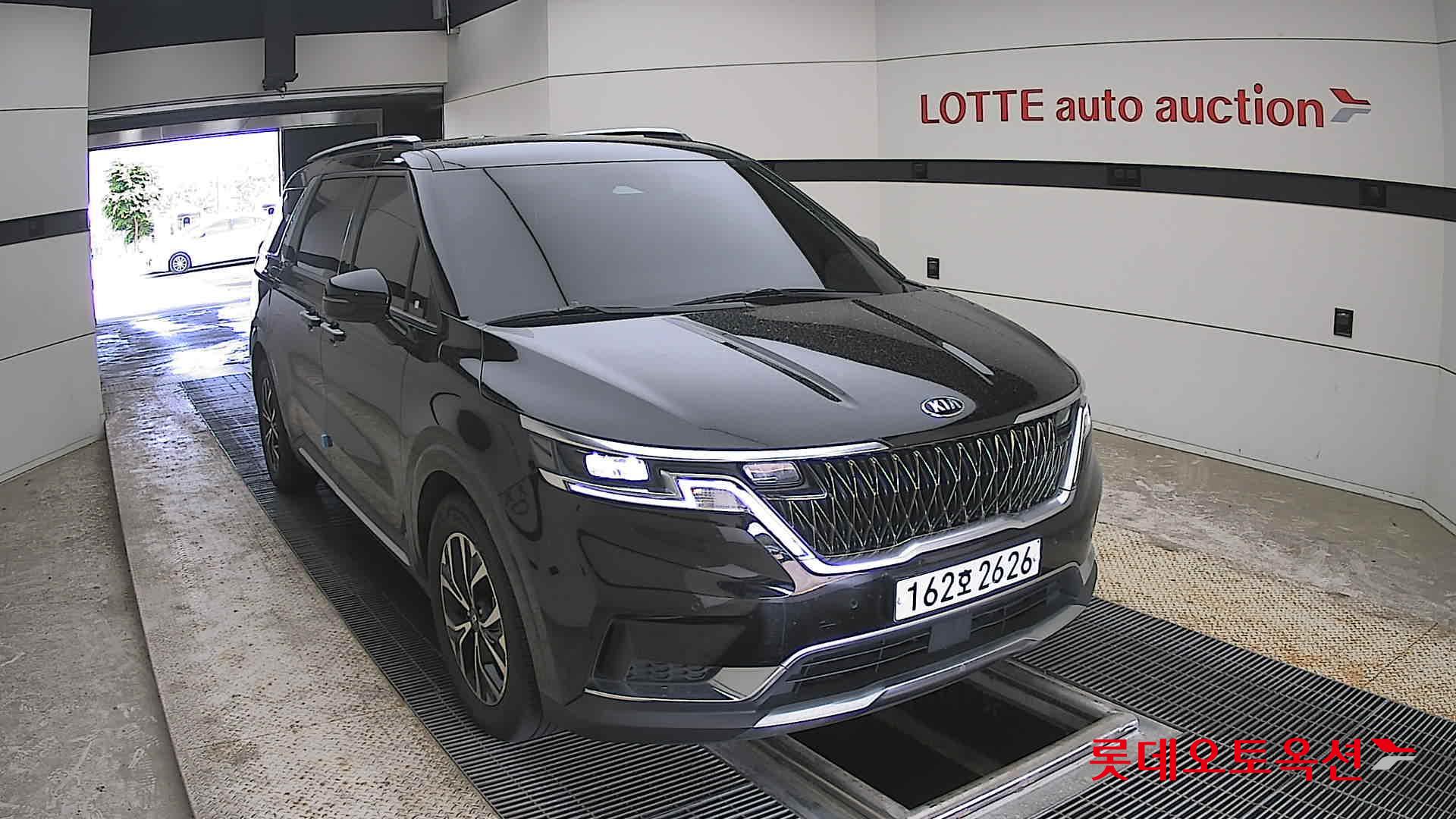 Kia Carnival - 24