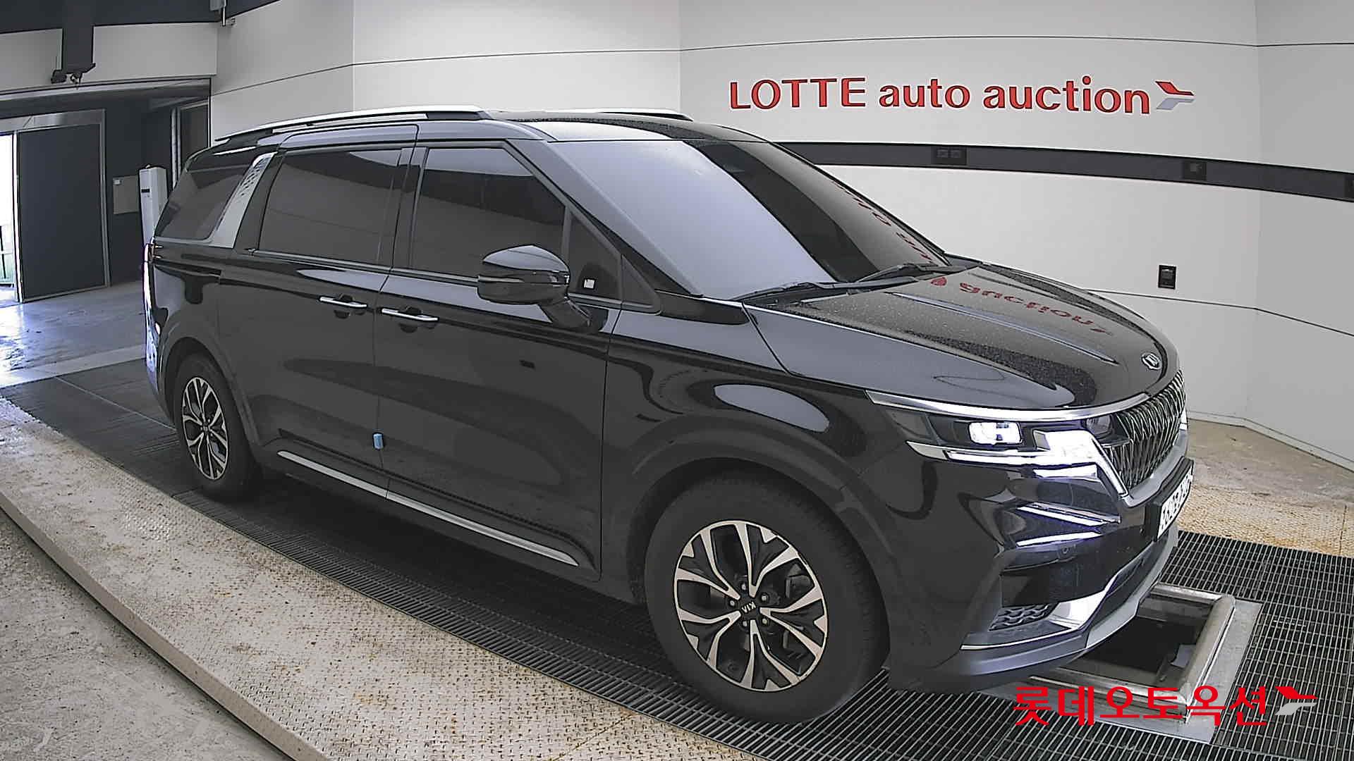 Kia Carnival - 23