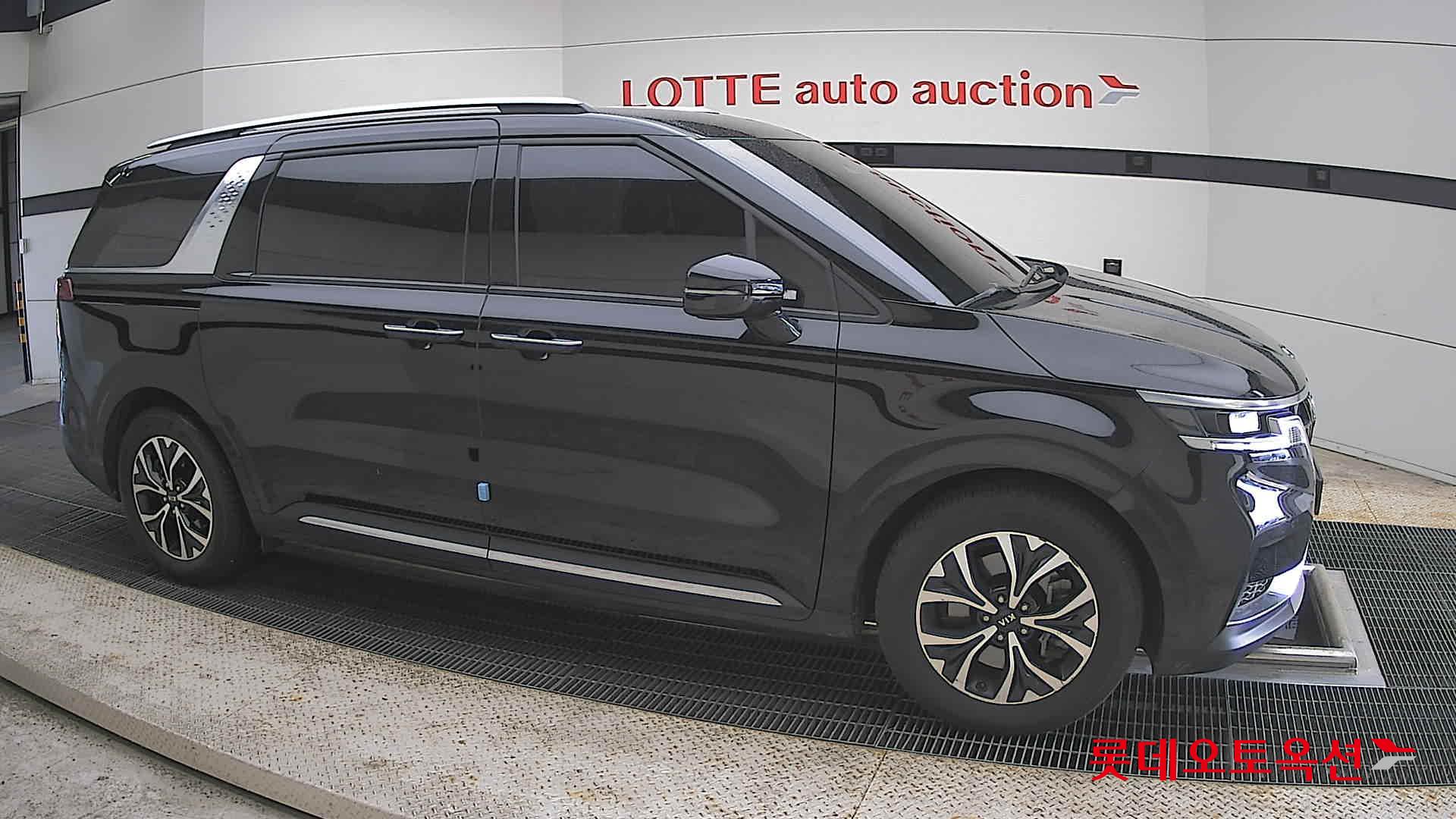 Kia Carnival - 22