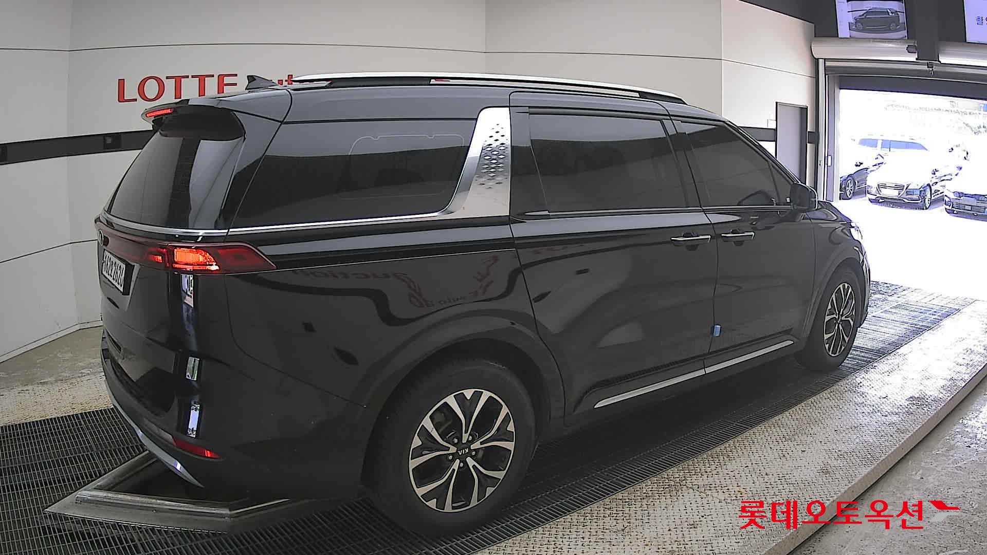 Kia Carnival - 19