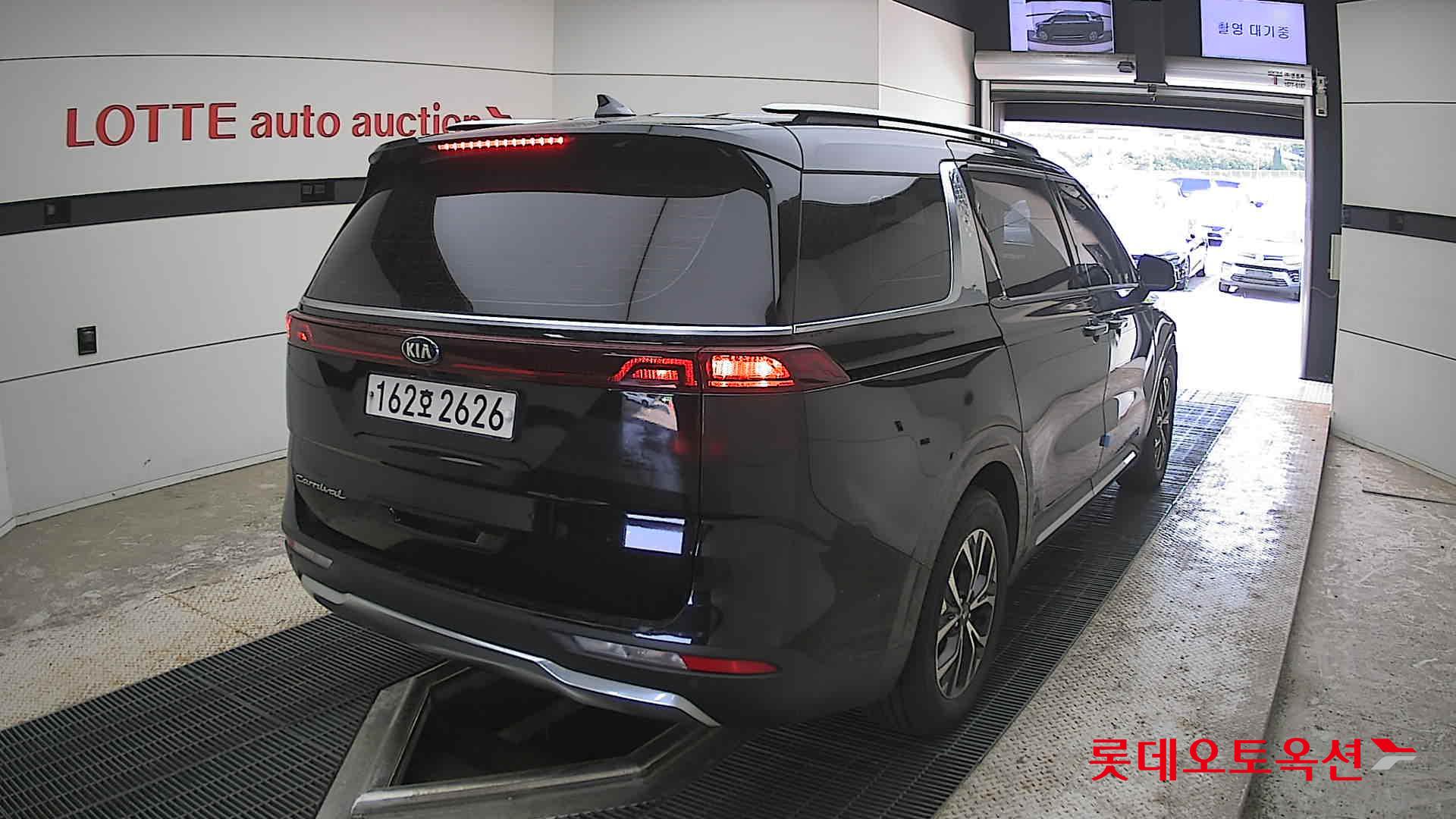 Kia Carnival - 18