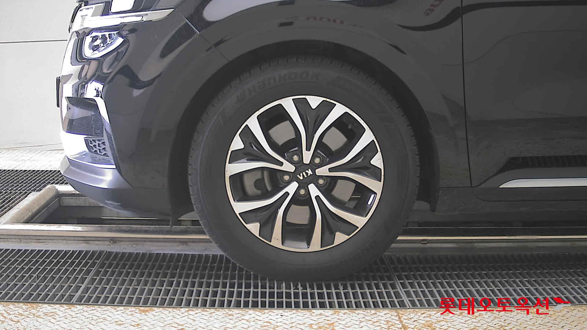 Kia Carnival - 25