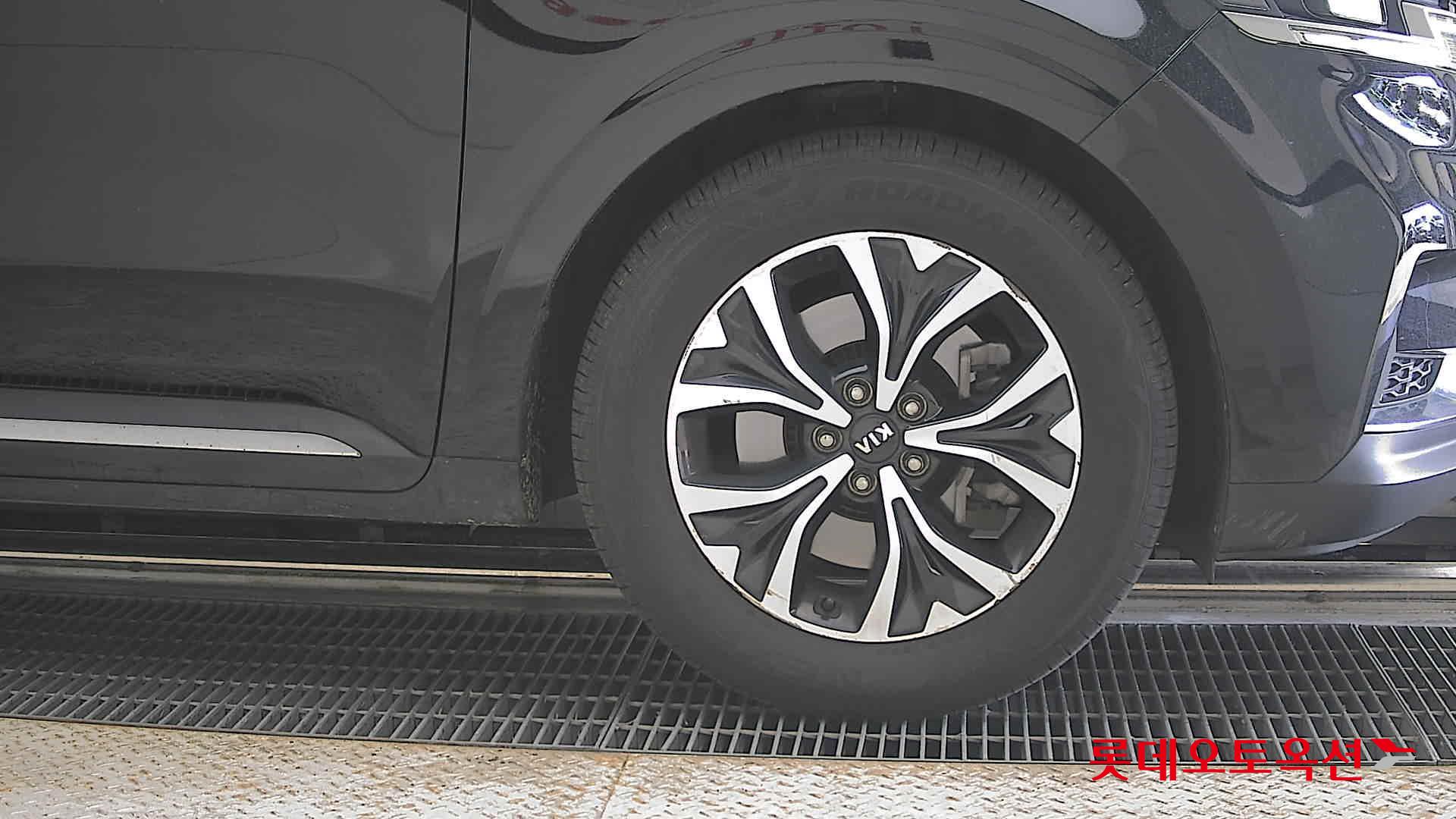 Kia Carnival - 27