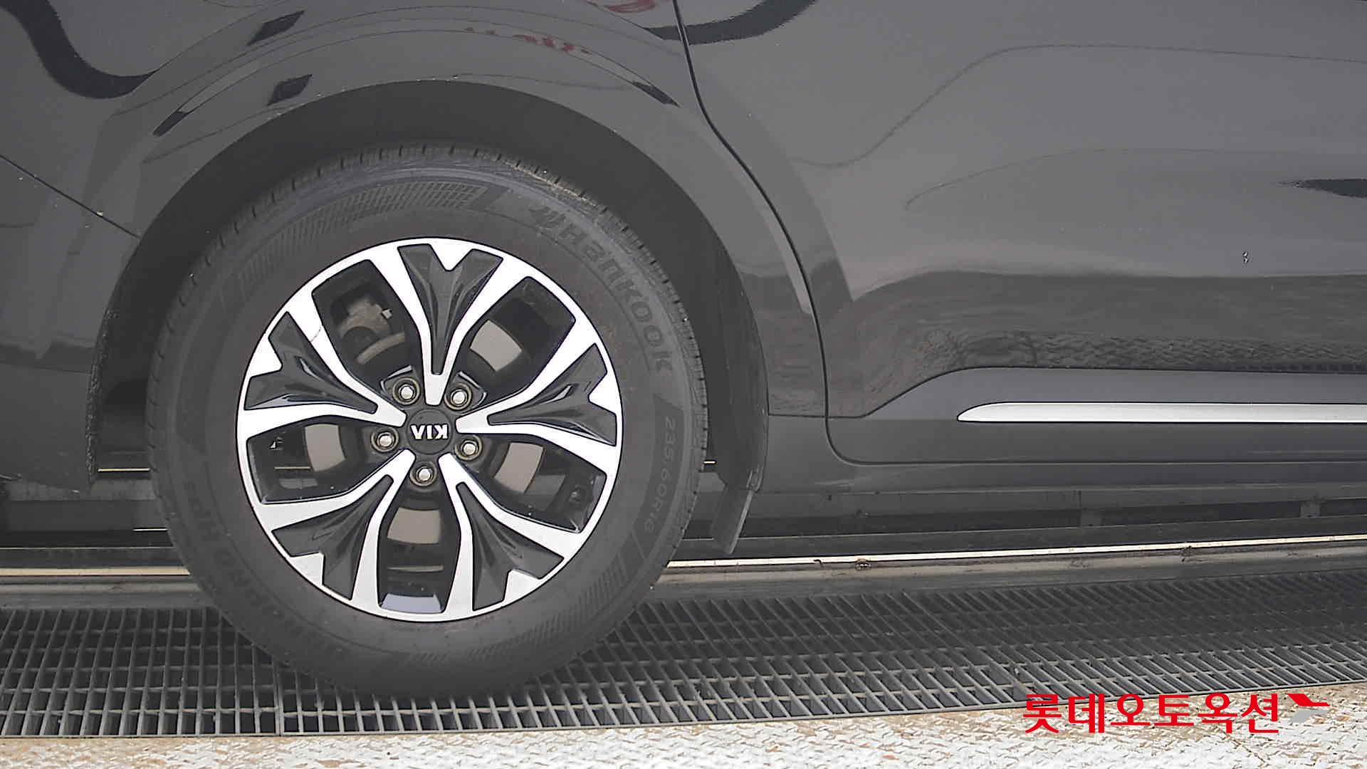 Kia Carnival - 28