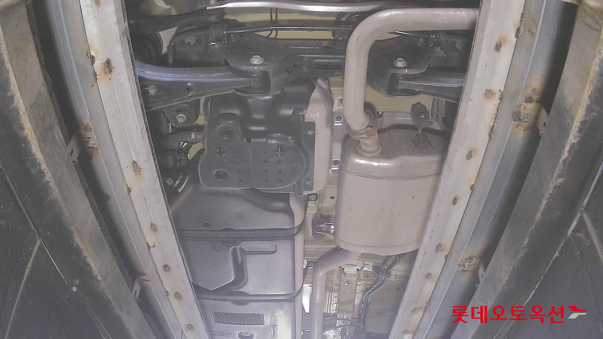 Kia Carnival - 2