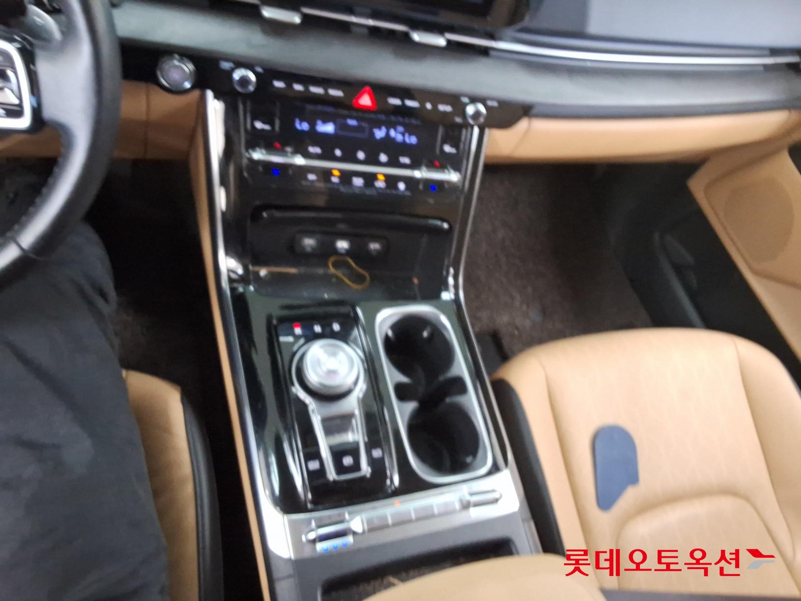 Kia Carnival - 35