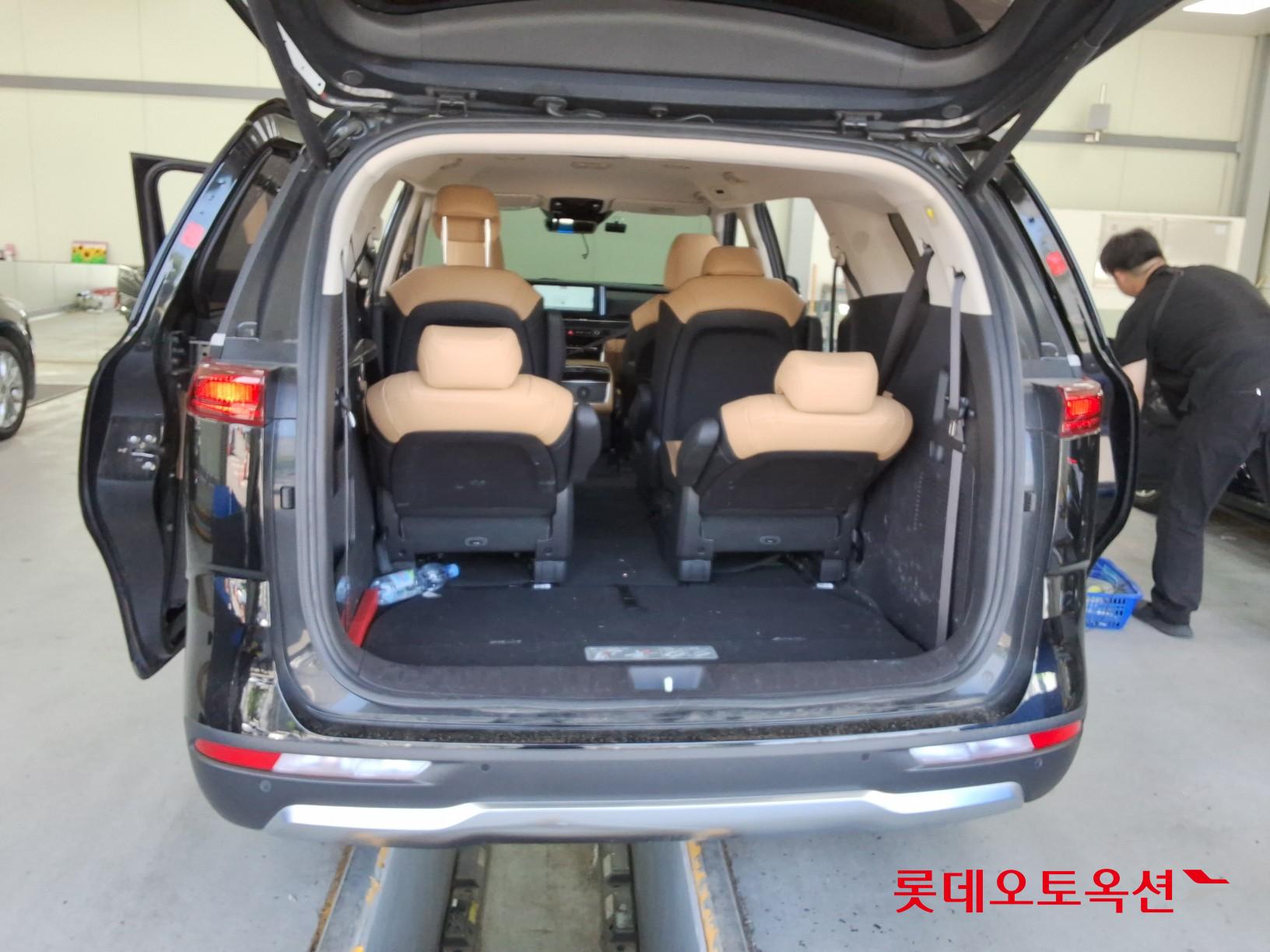 Kia Carnival - 9