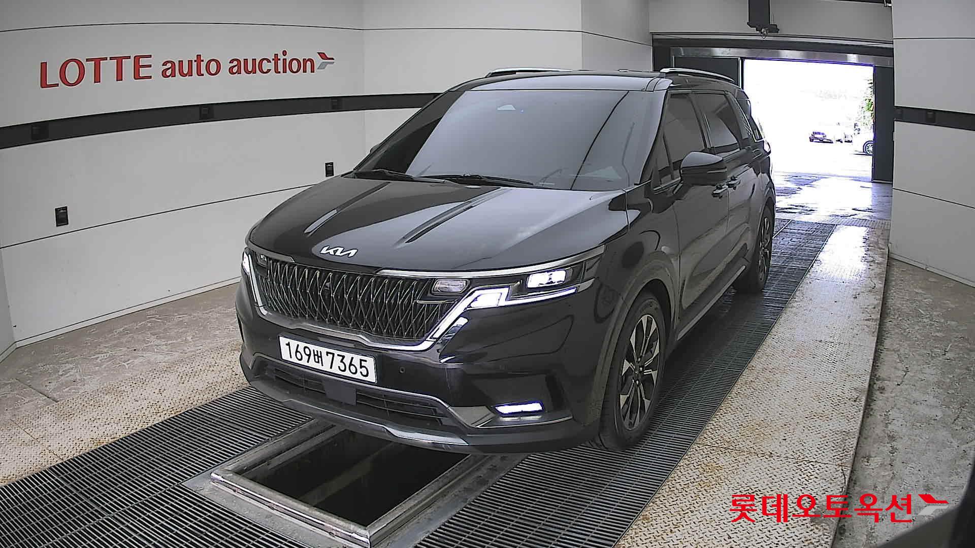 Kia Carnival - 10