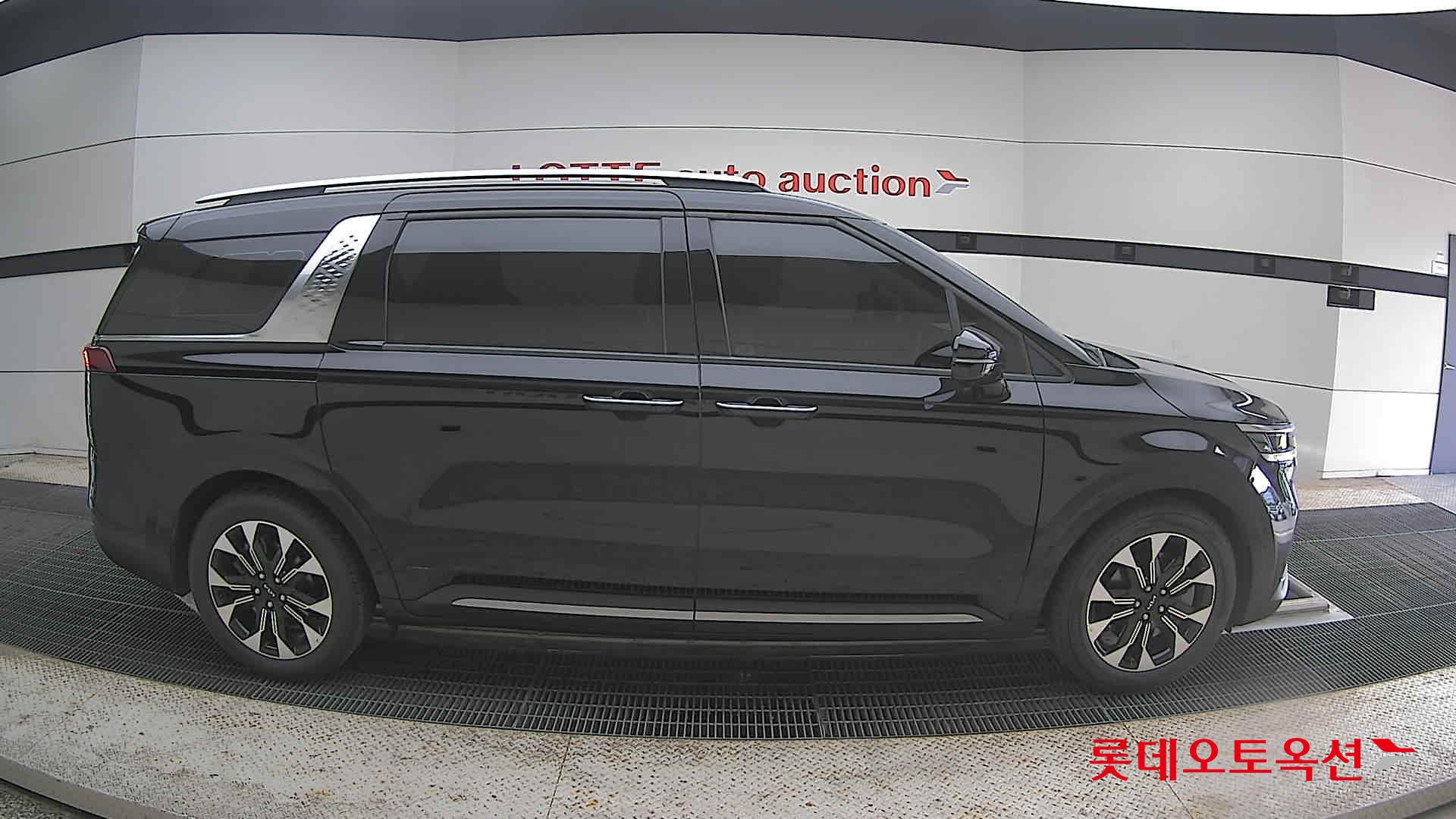 Kia Carnival - 21