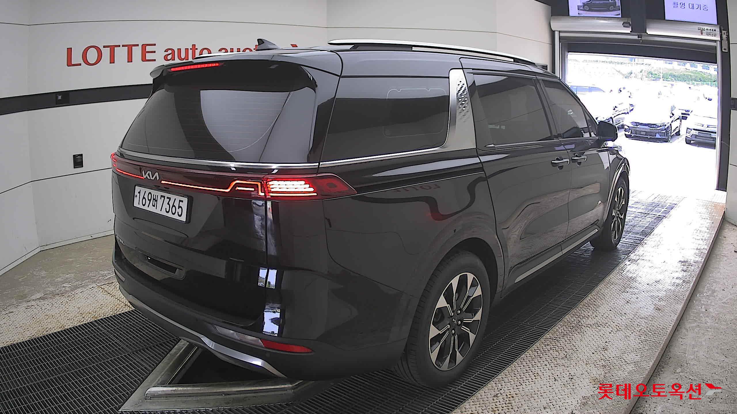 Kia Carnival - 5