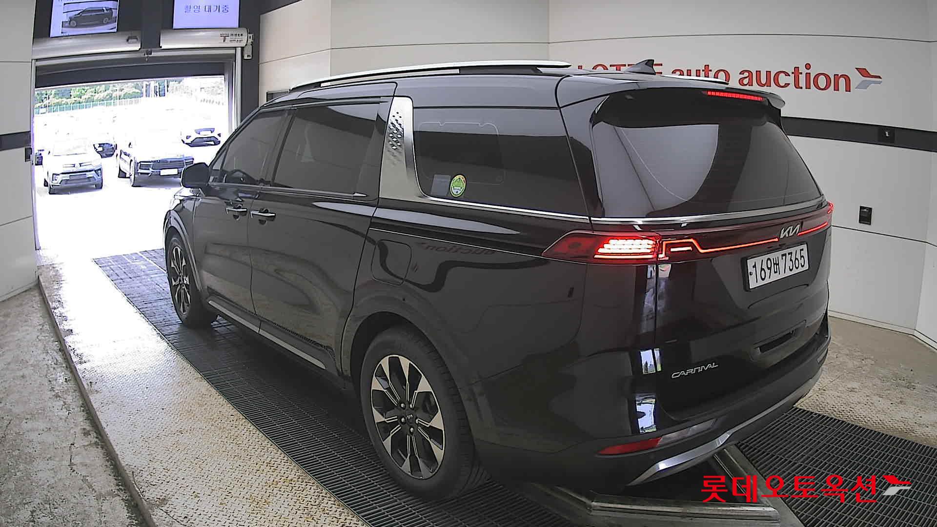 Kia Carnival - 4