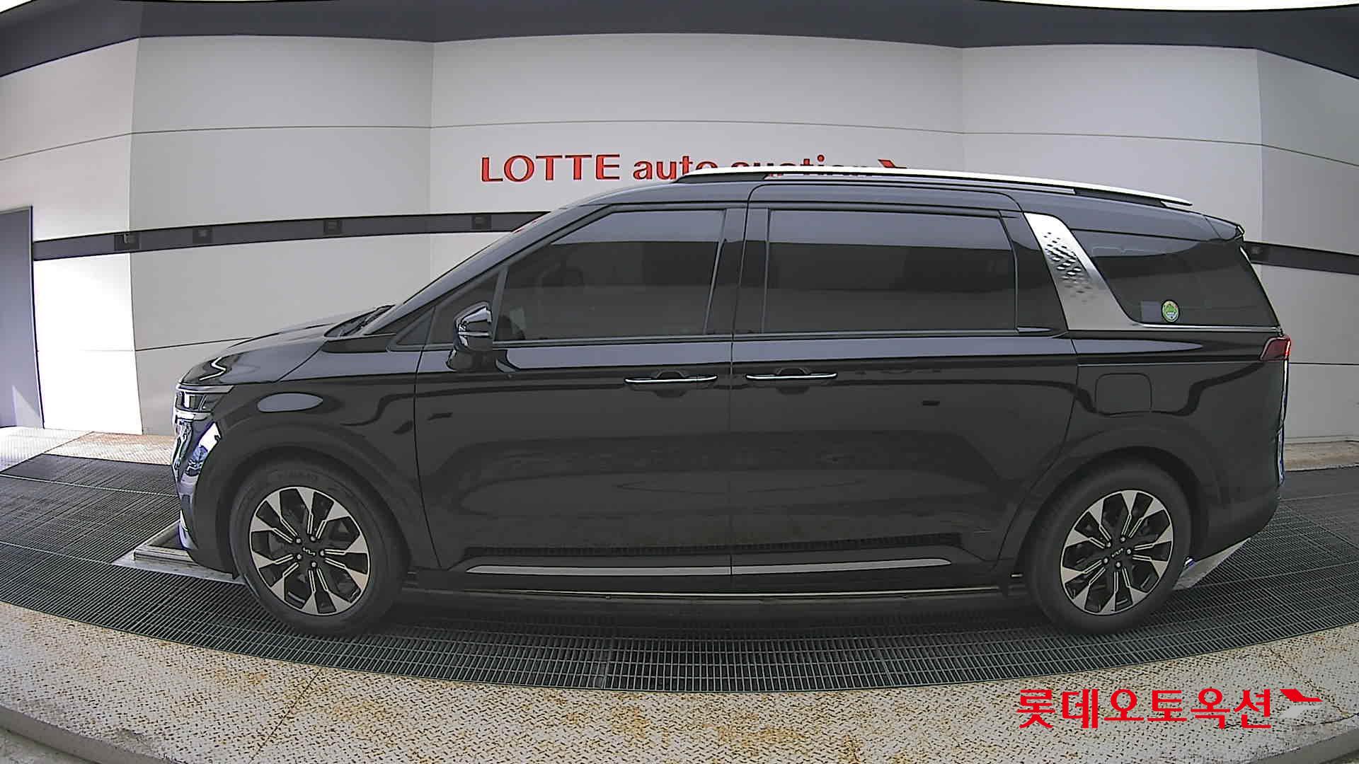 Kia Carnival - 13