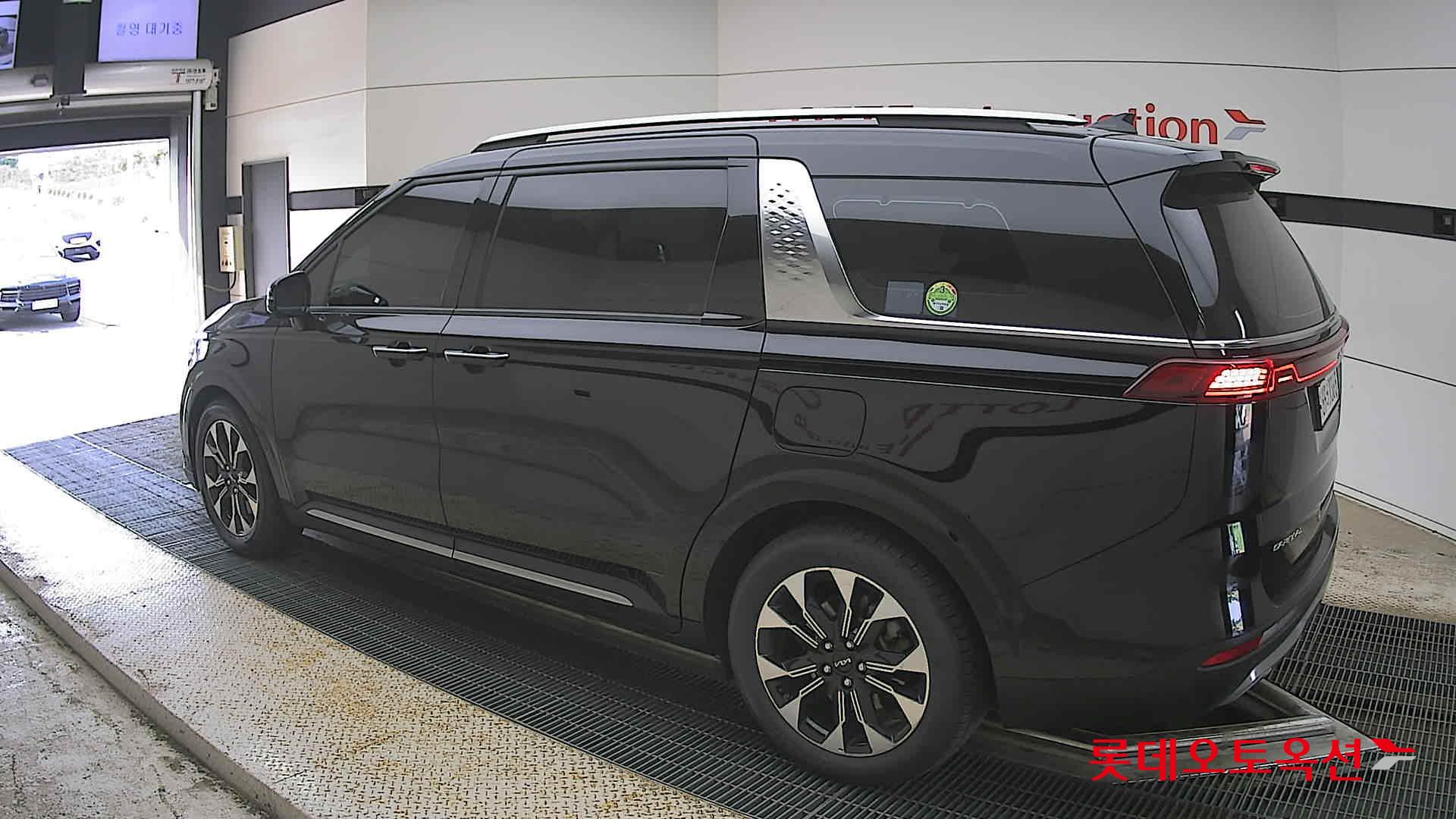 Kia Carnival - 15