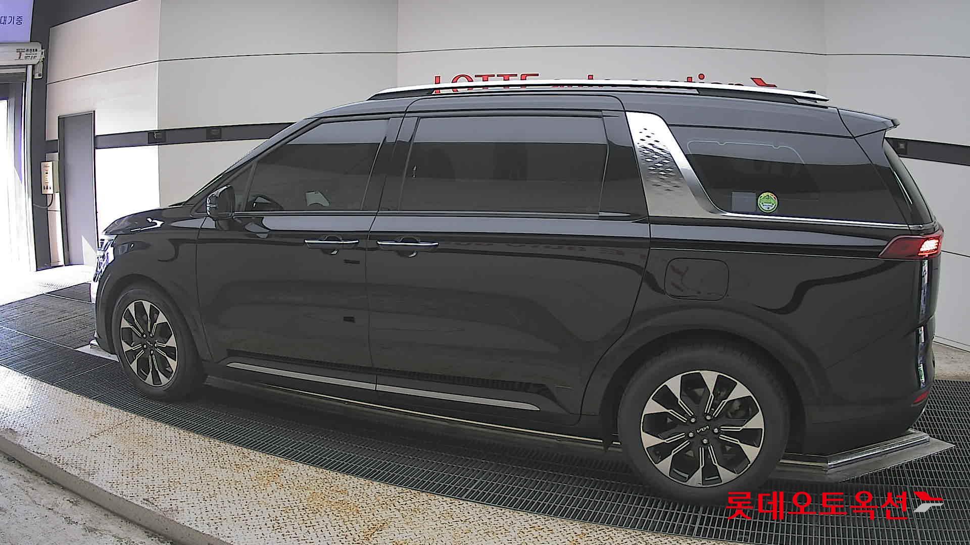 Kia Carnival - 14
