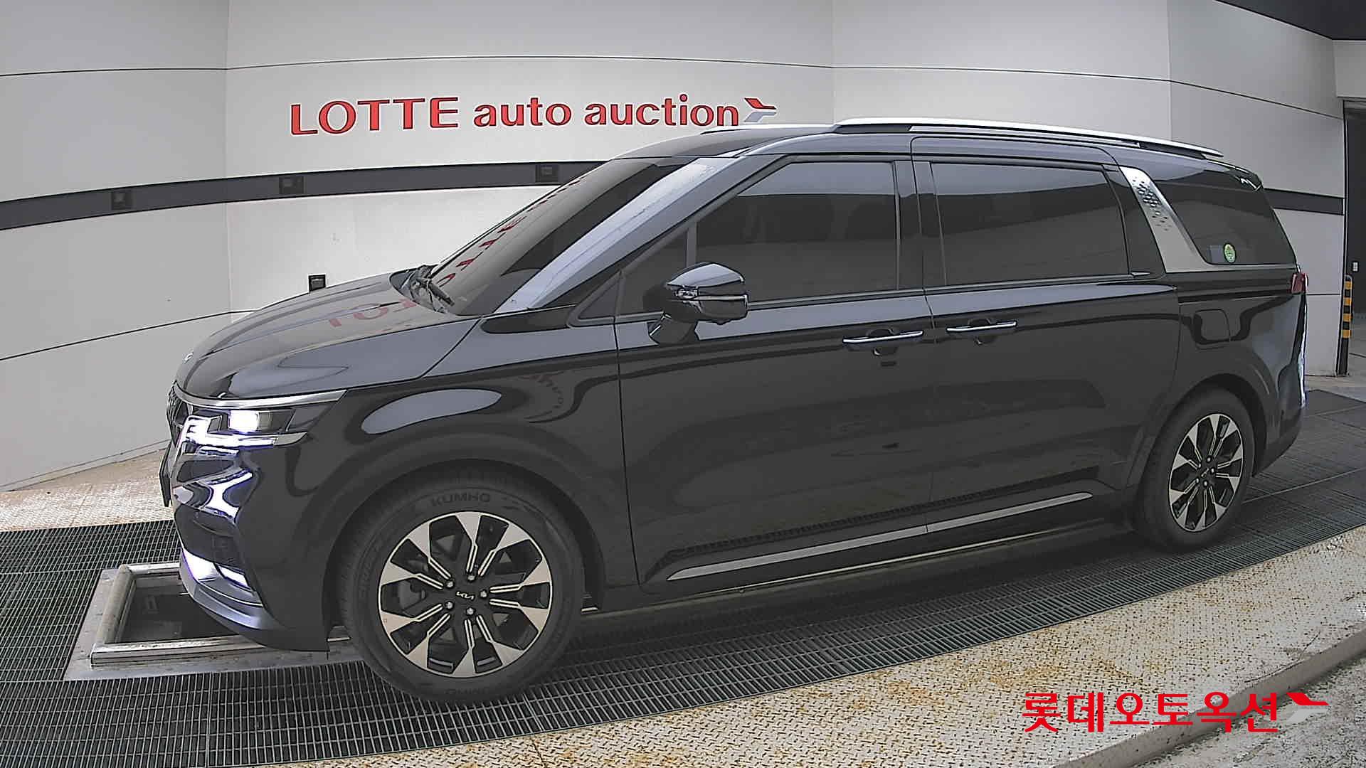 Kia Carnival - 12