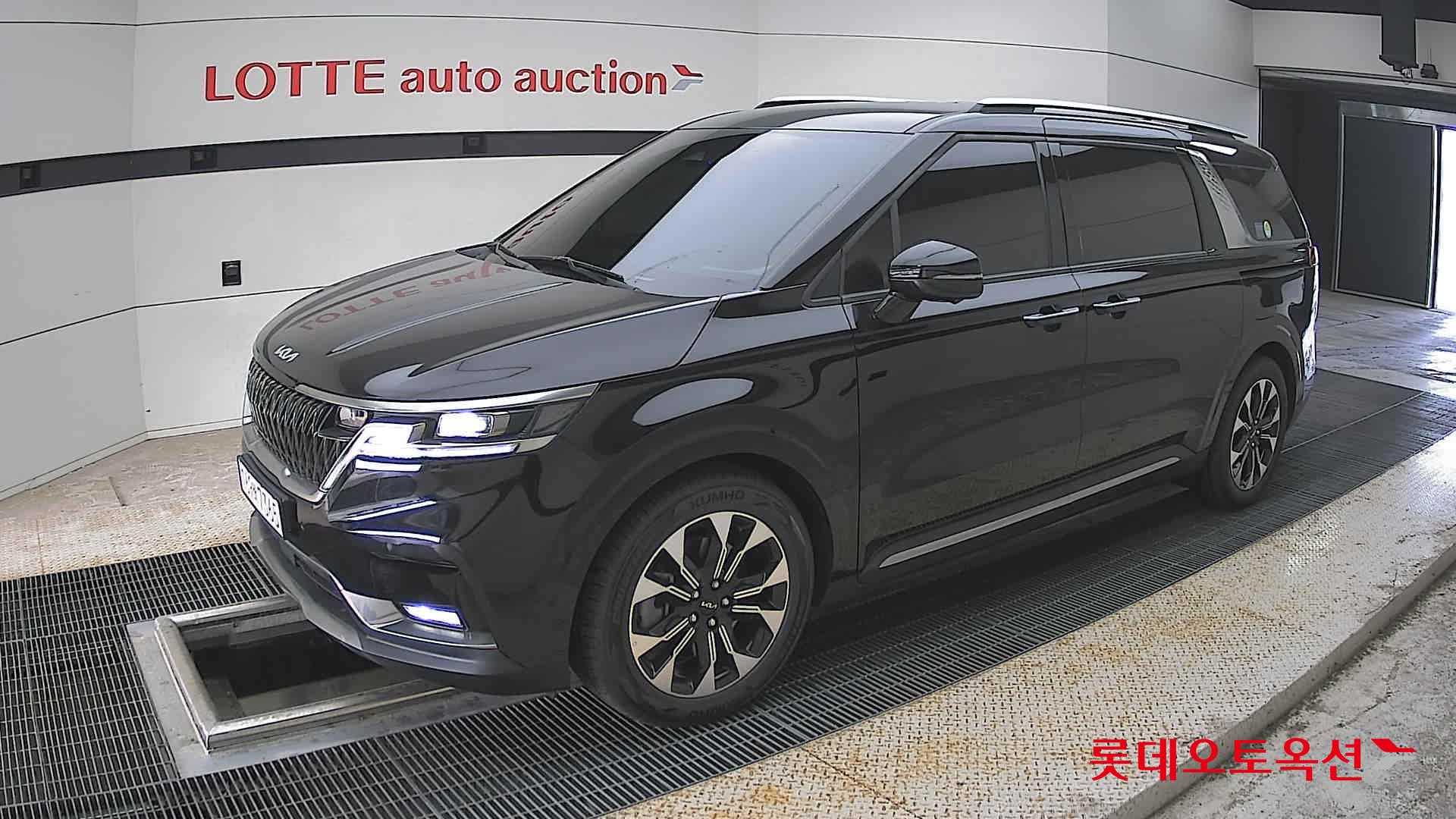 Kia Carnival - 11