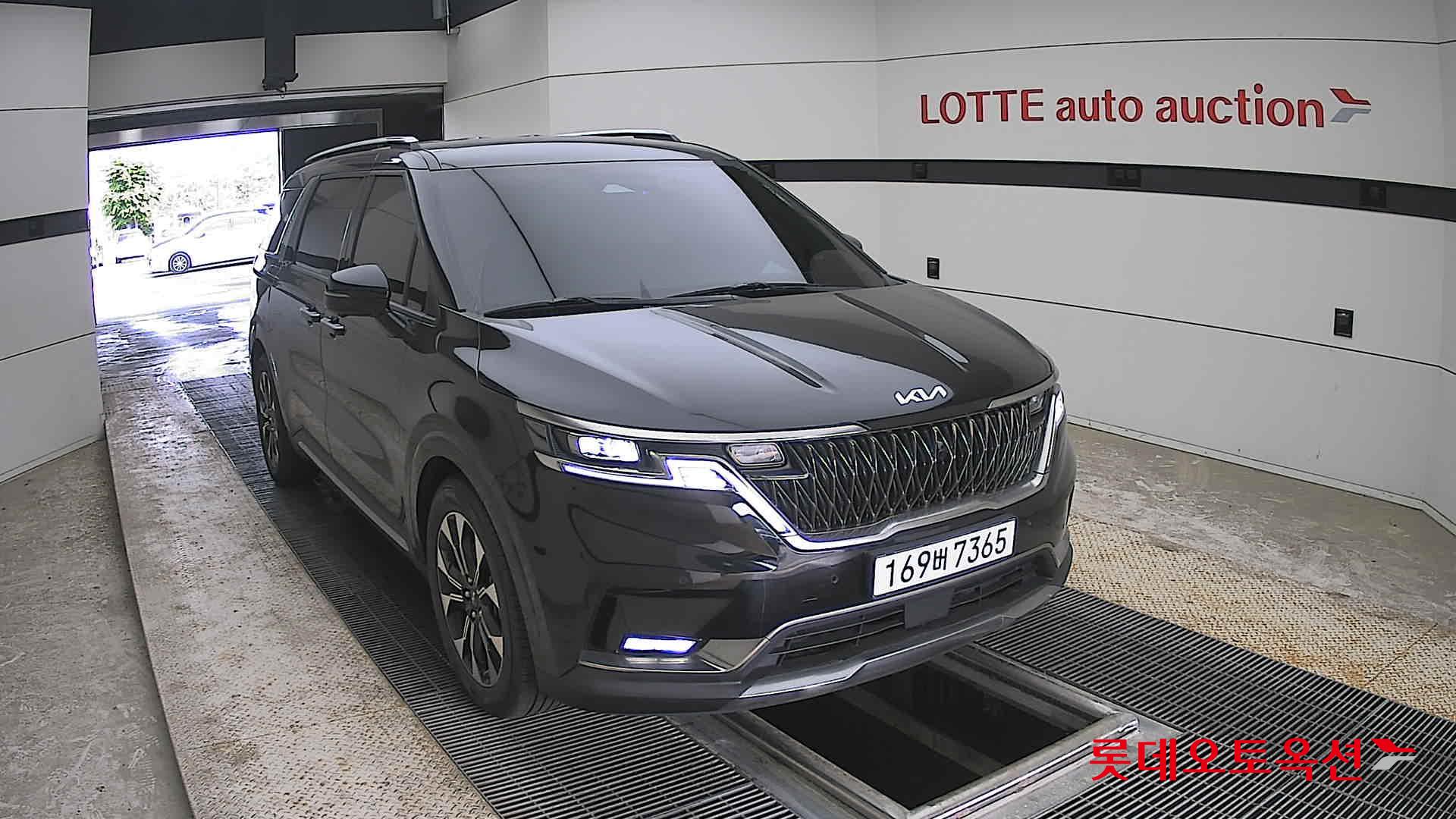 Kia Carnival - 24