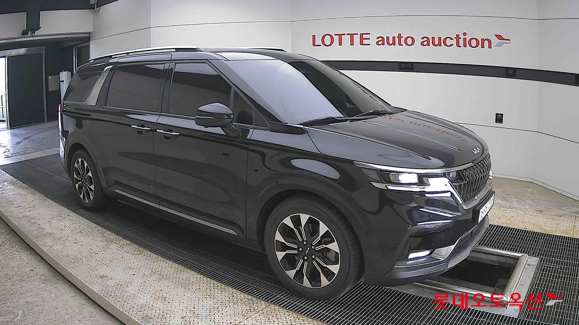 Kia Carnival - 23