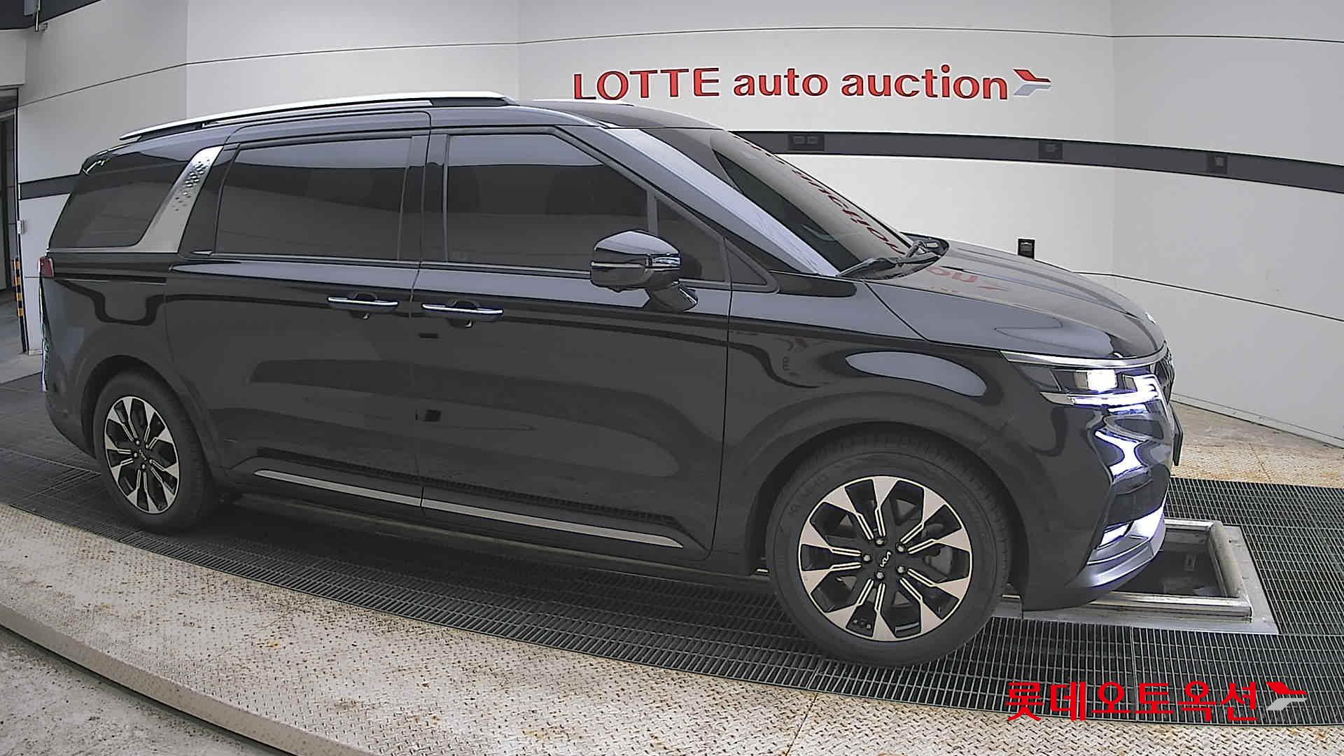 Kia Carnival - 22