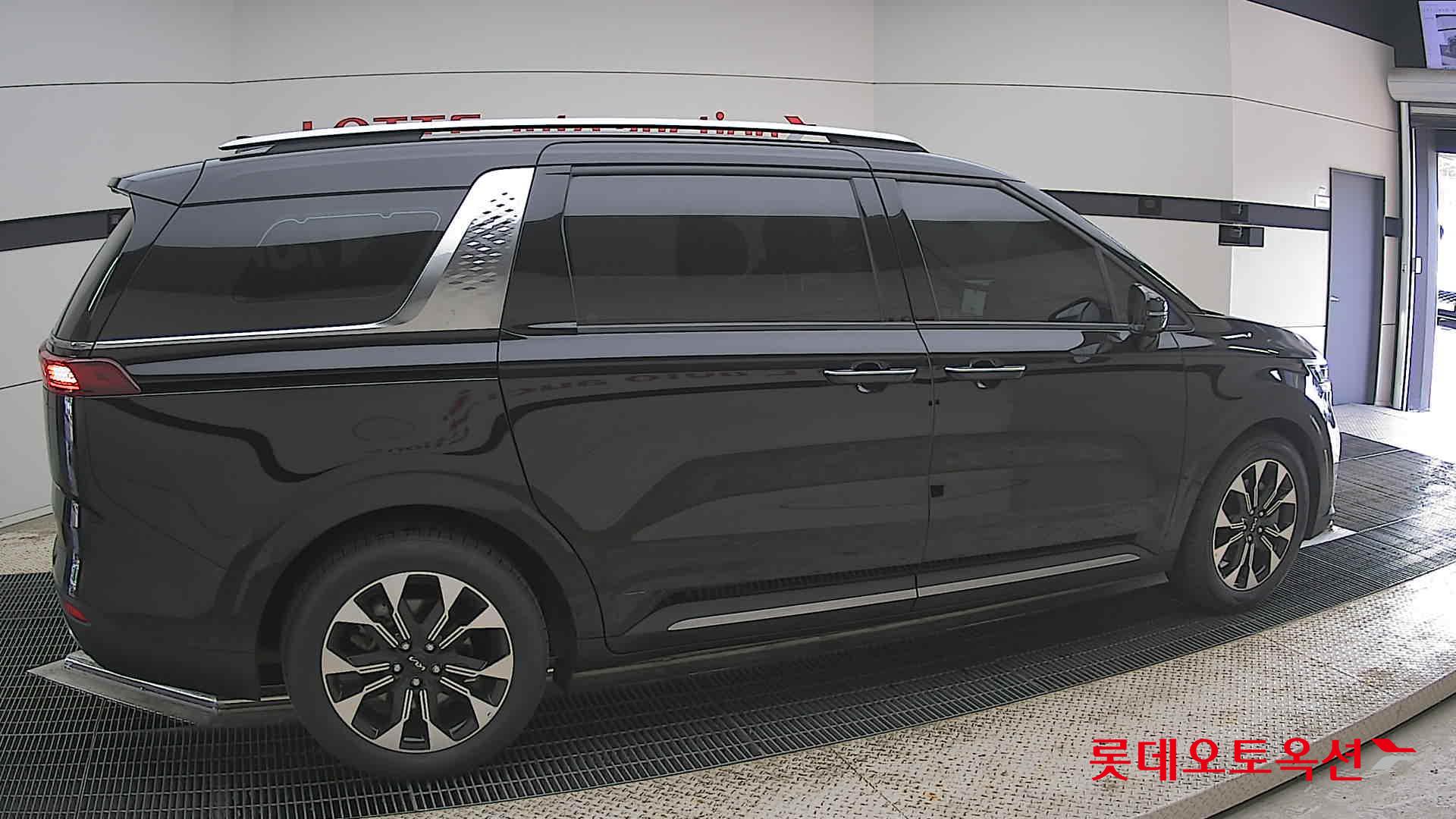 Kia Carnival - 20