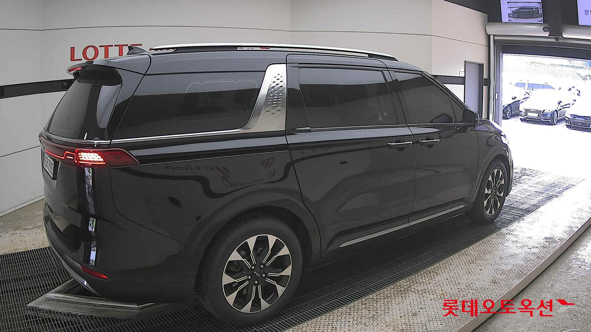 Kia Carnival - 19