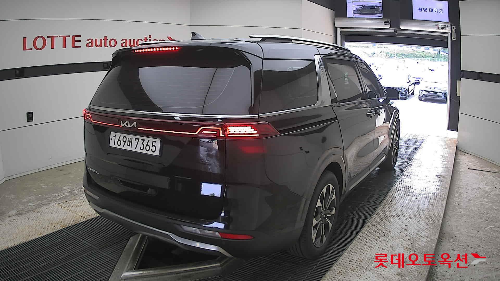 Kia Carnival - 18