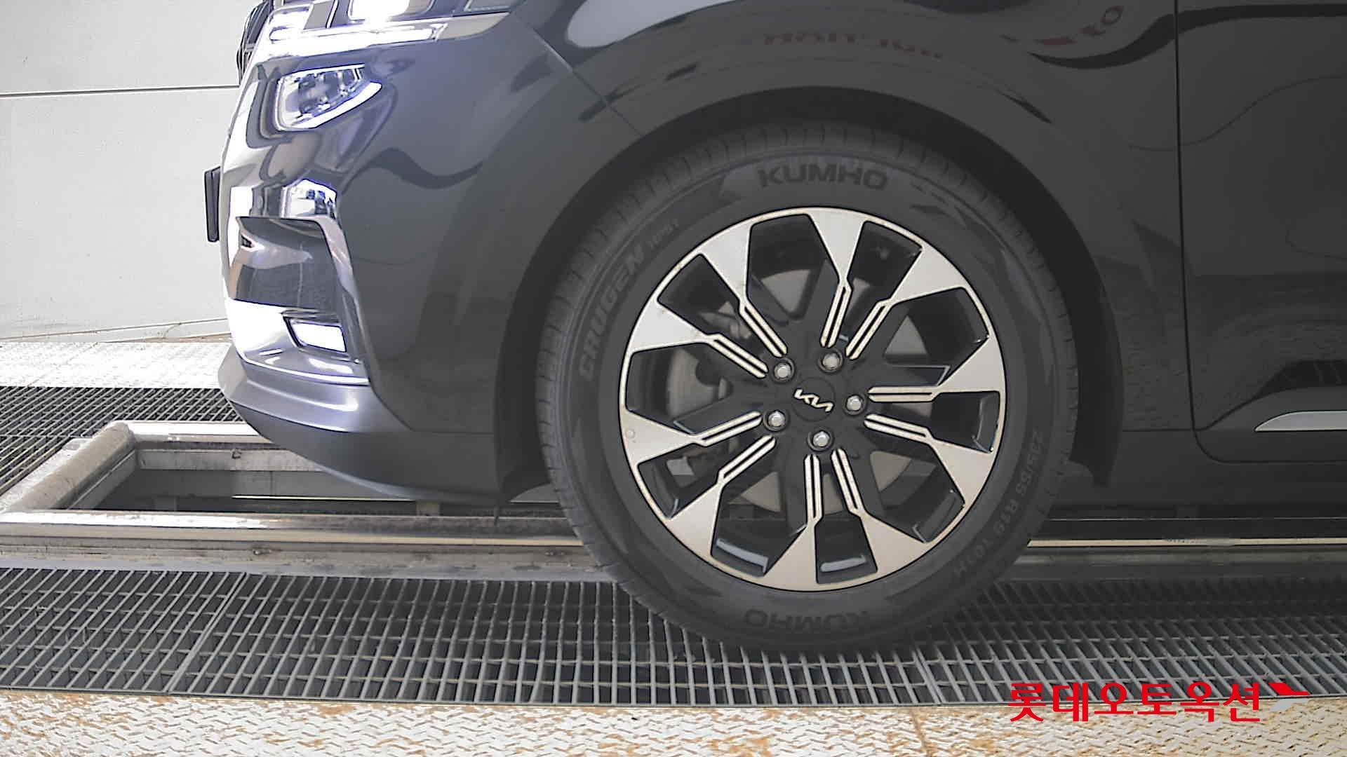Kia Carnival - 25