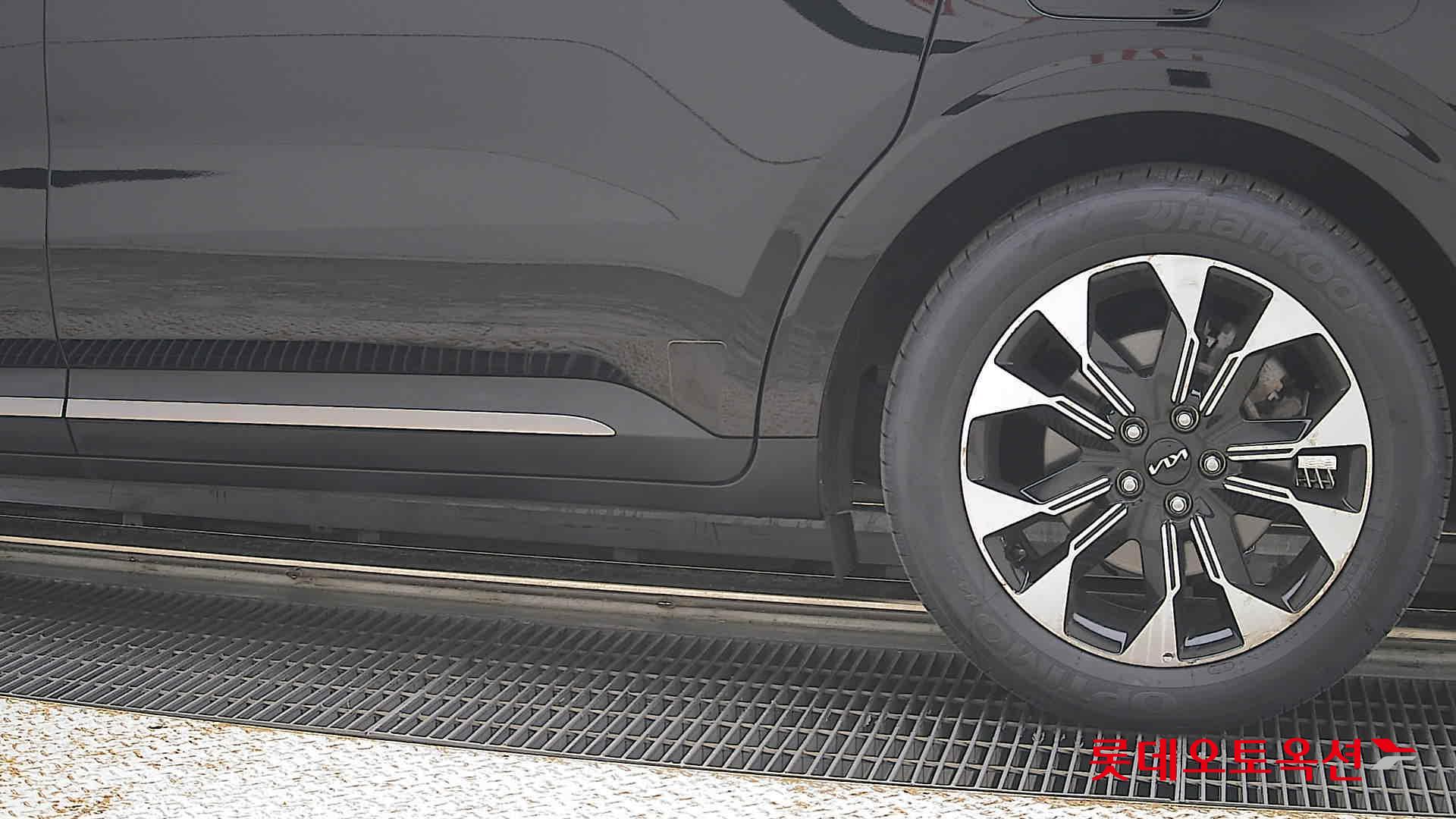 Kia Carnival - 26