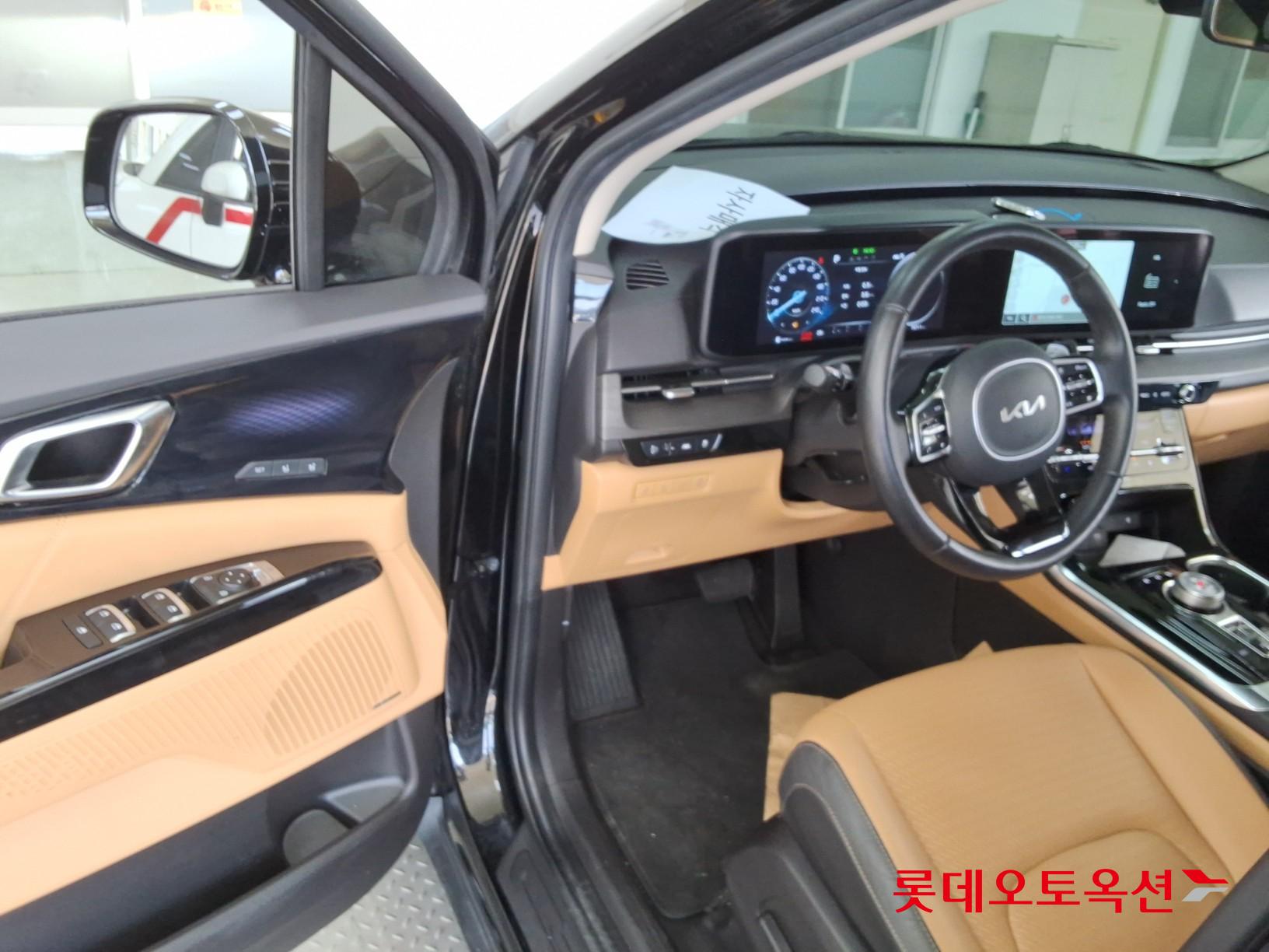 Kia Carnival - 37