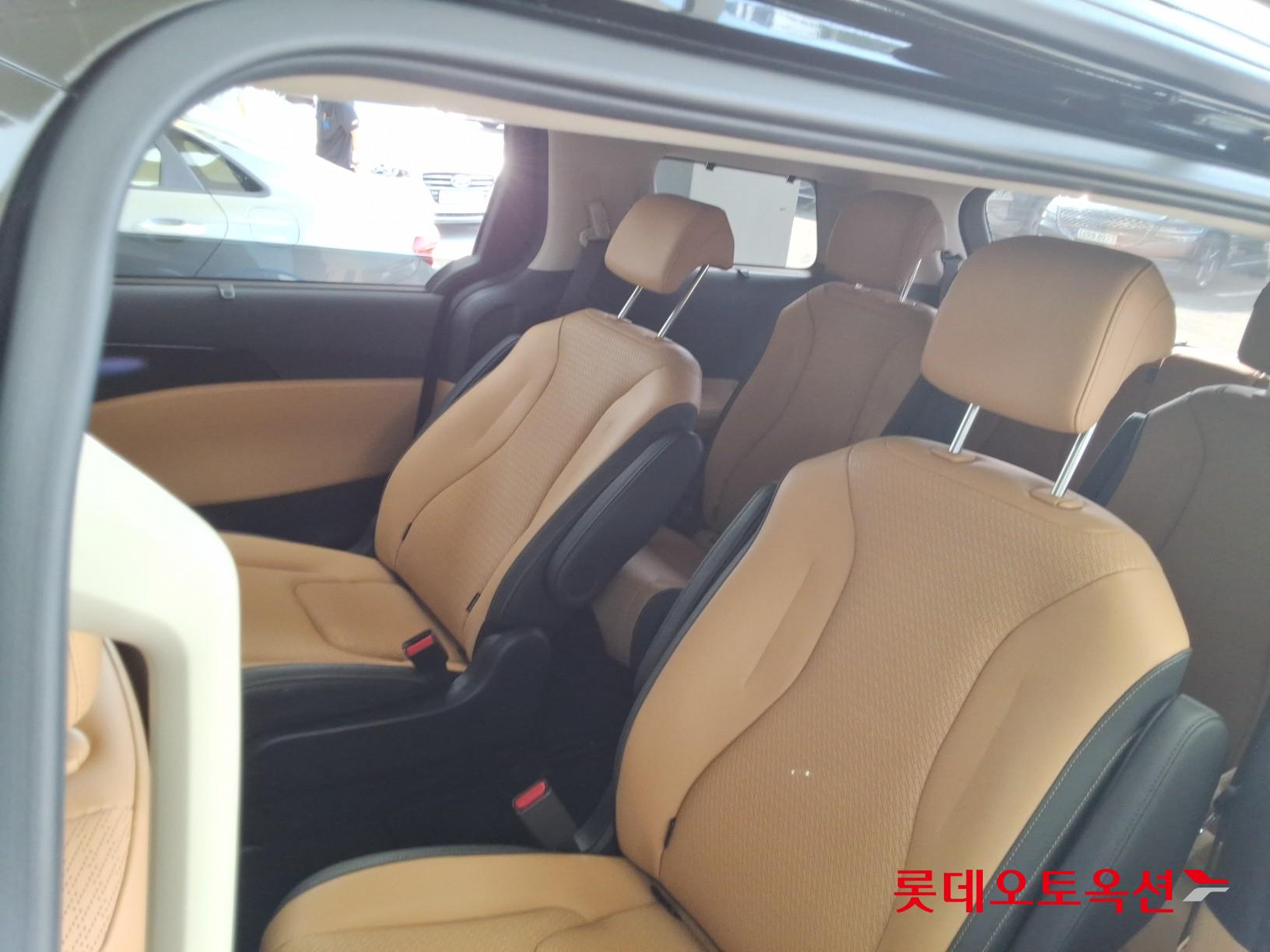 Kia Carnival - 38
