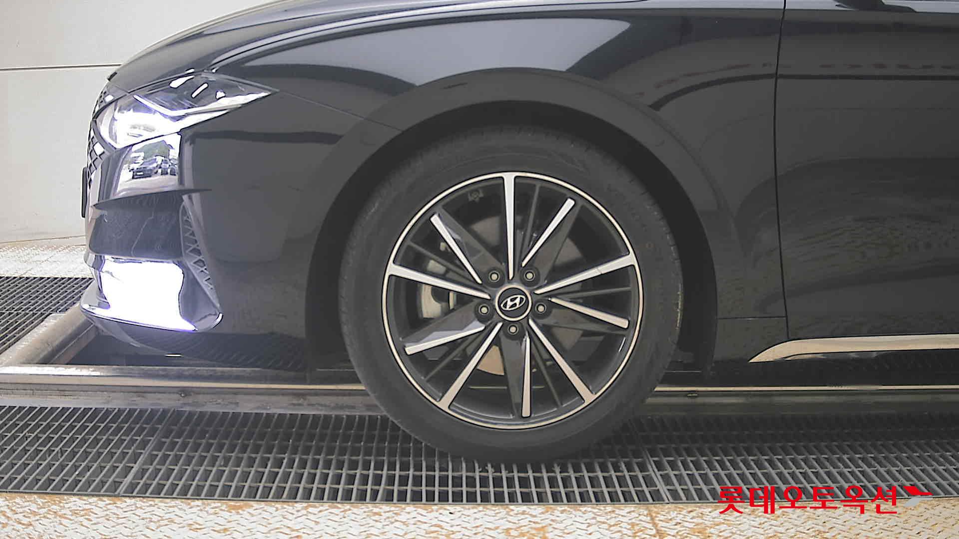Hyundai Grandeur - 25