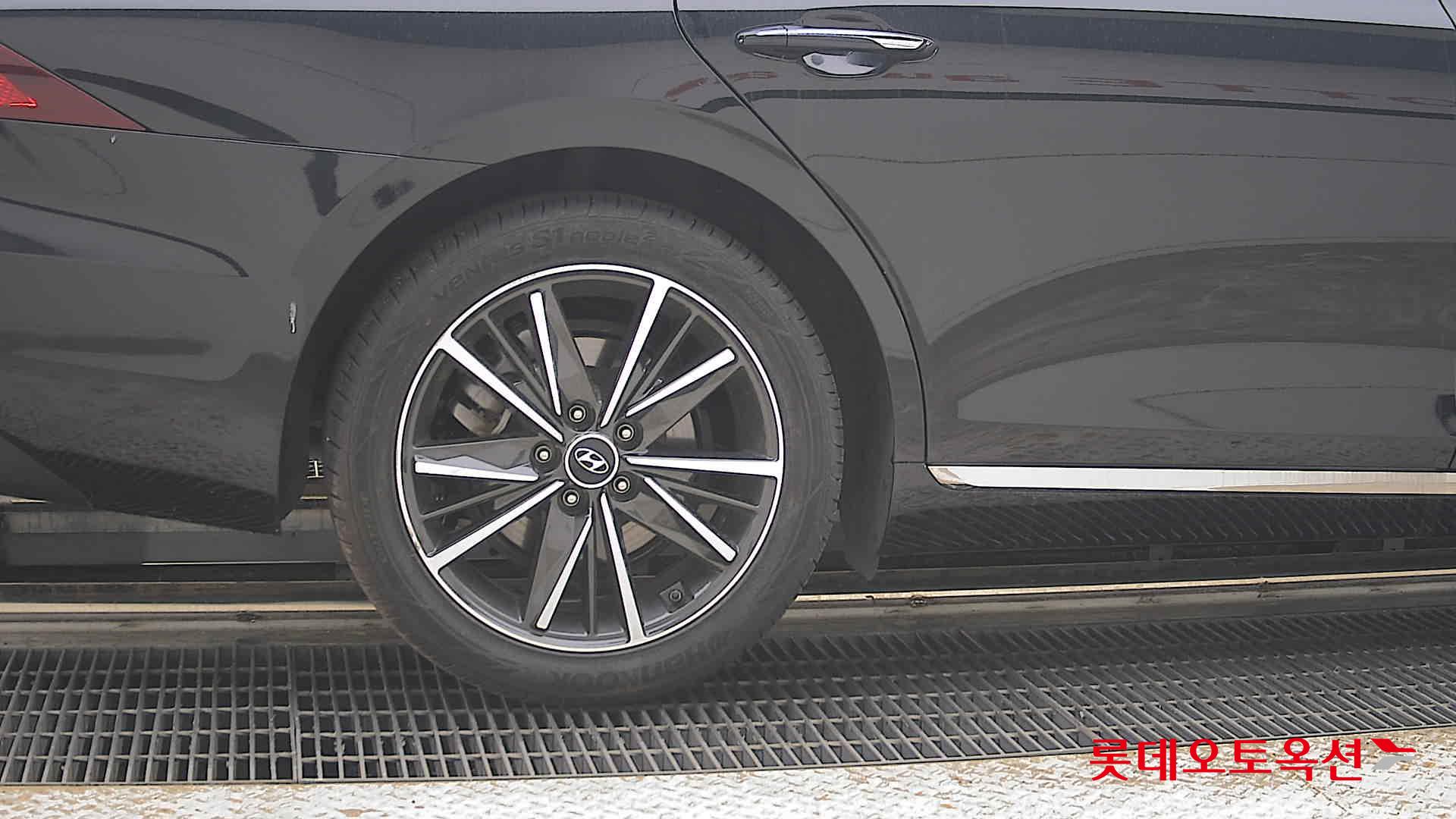 Hyundai Grandeur - 28