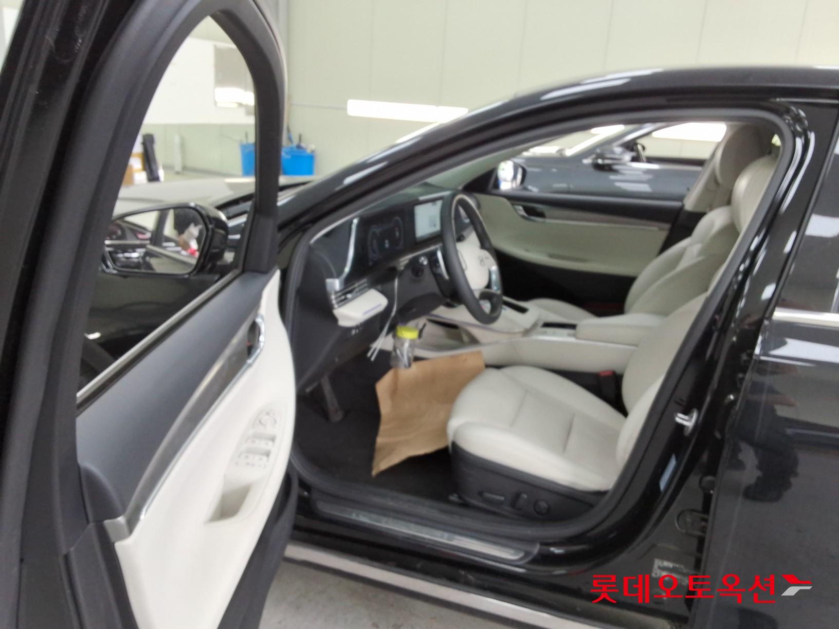 Hyundai Grandeur - 37