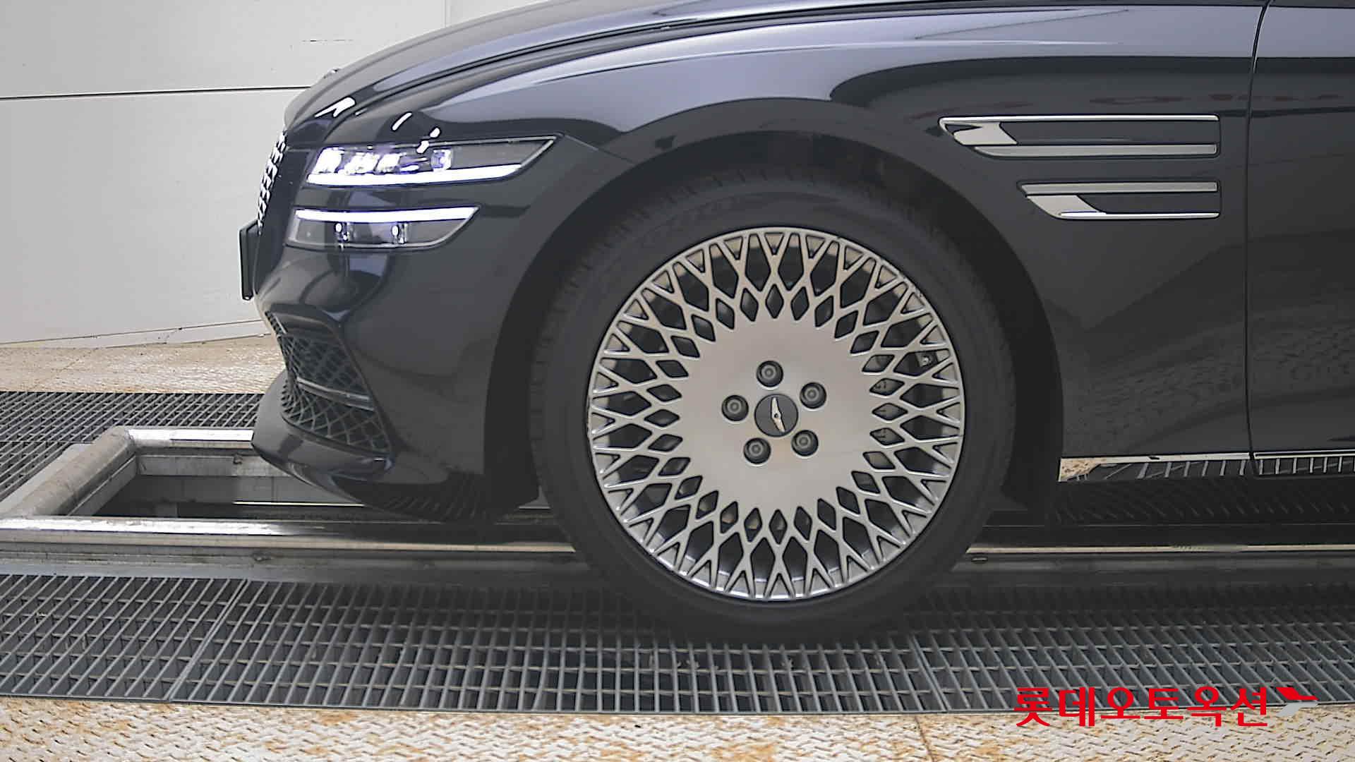 Genesis G80 - 25