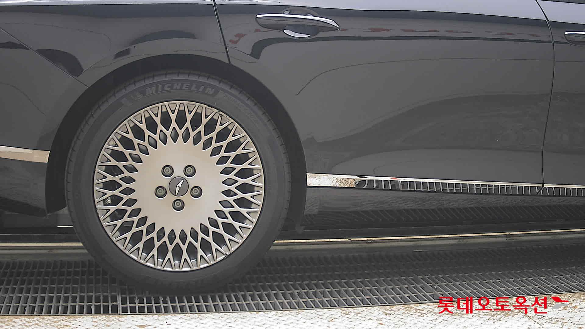 Genesis G80 - 28