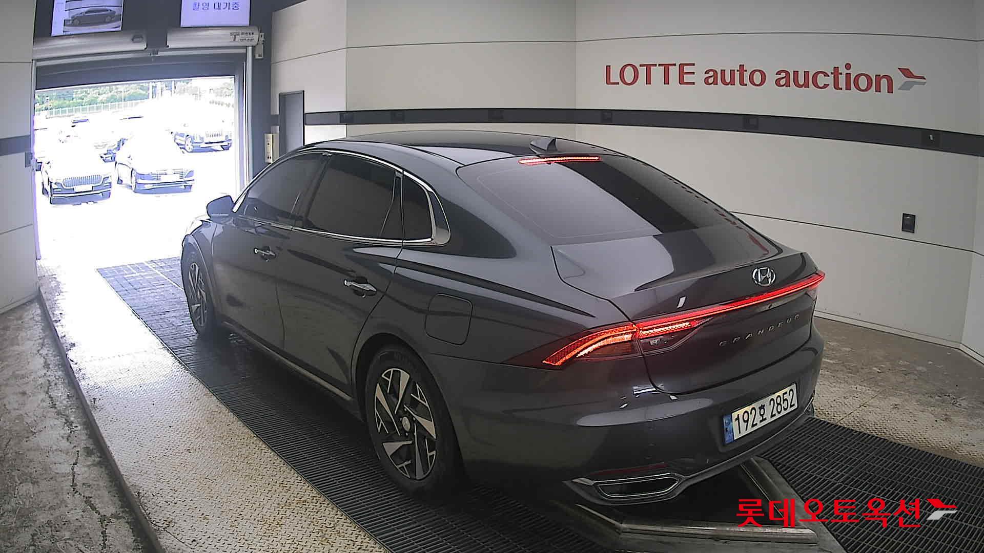 2022 - hyundai grandeur