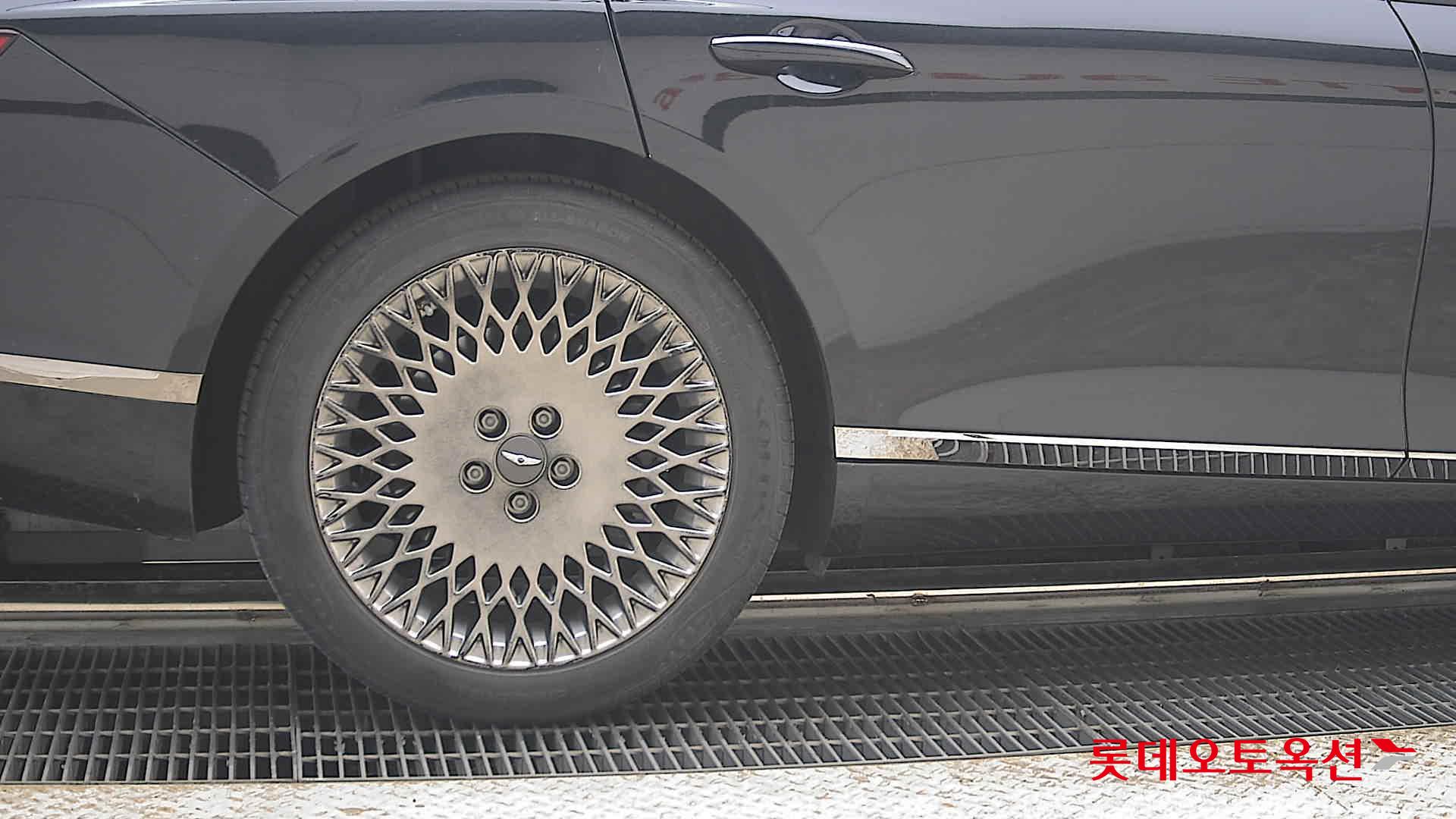 Genesis G80 - 28