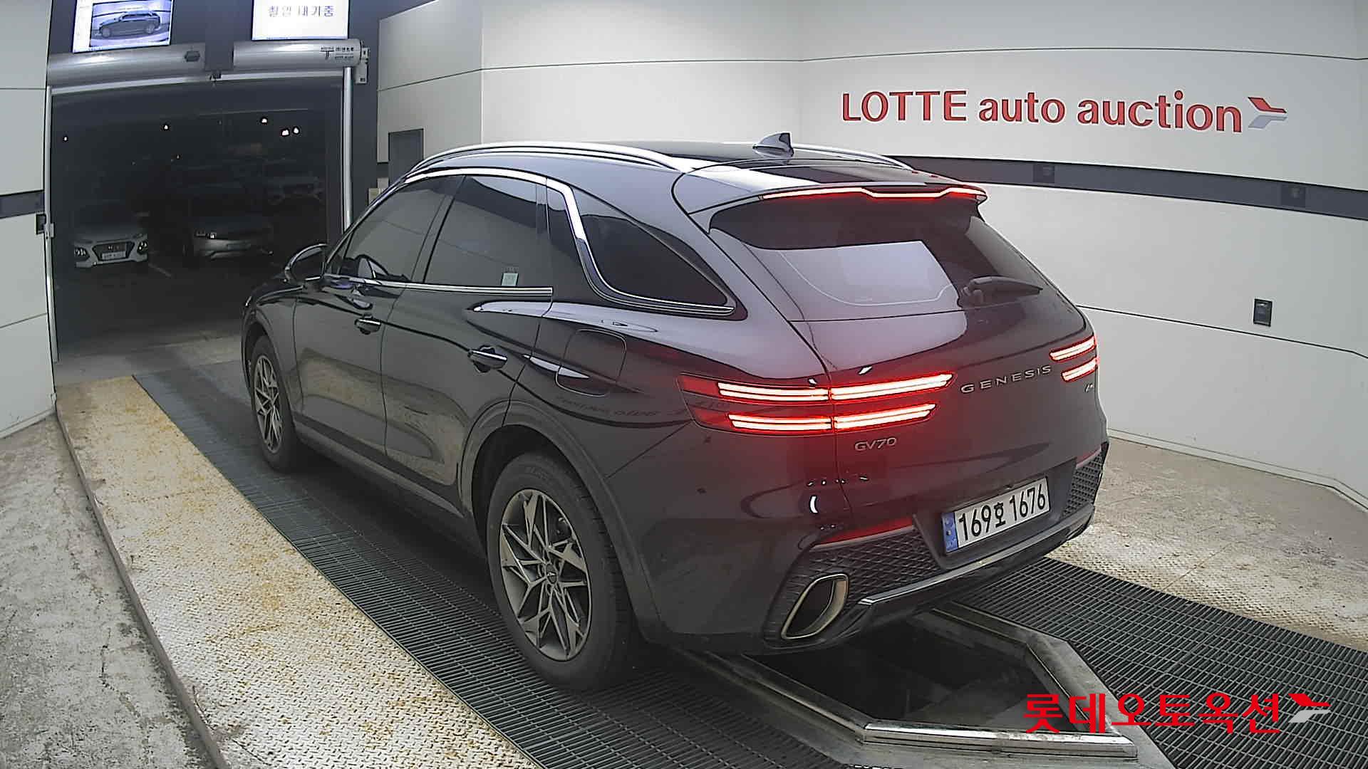 2022 - genesis gv70