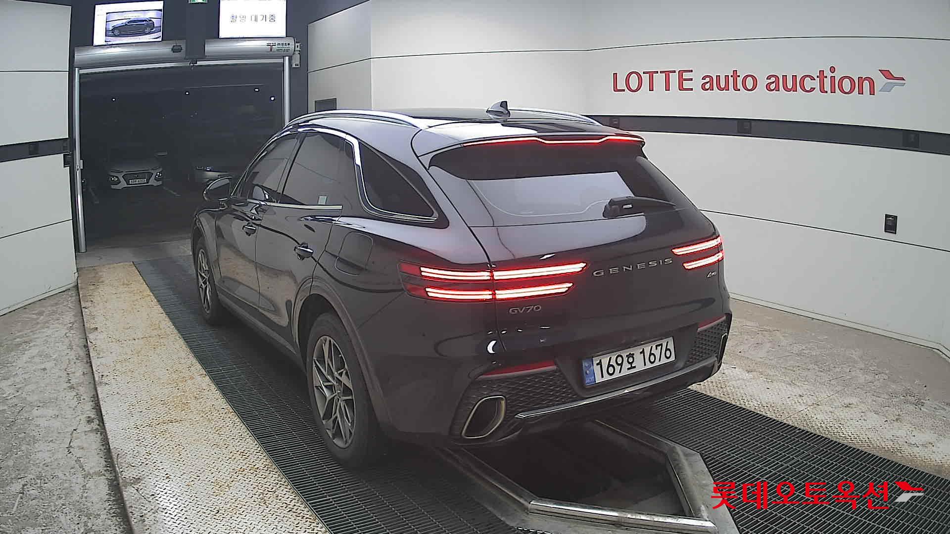 2022 - genesis gv70