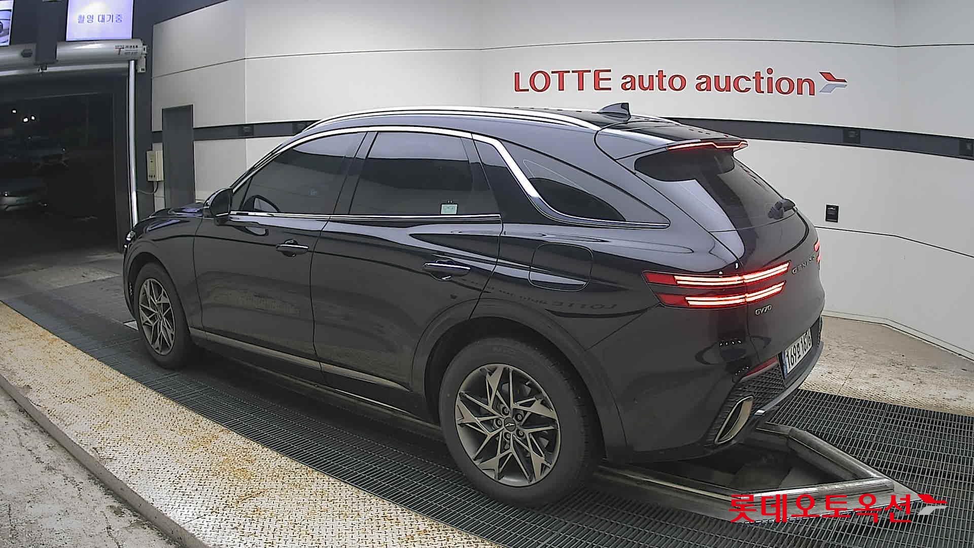 2022 - genesis gv70