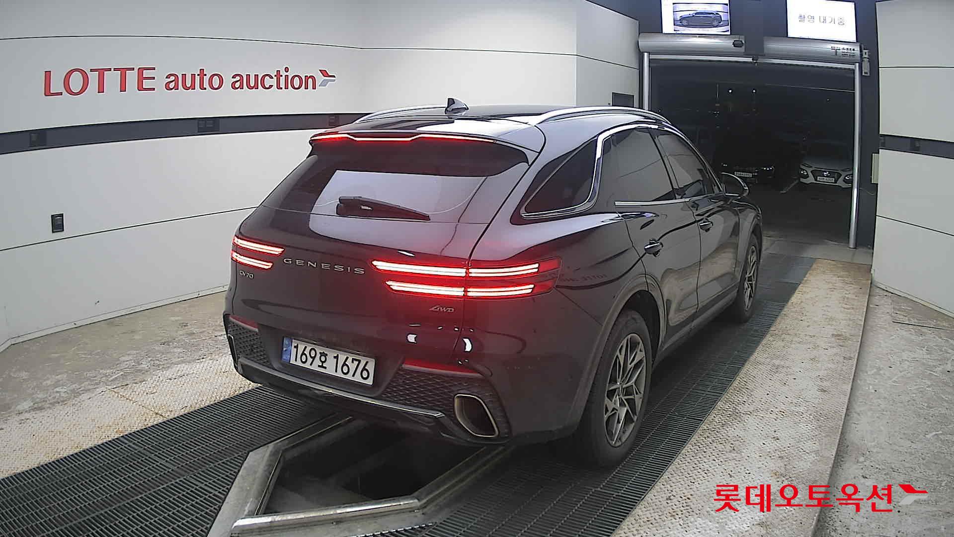 2022 - genesis gv70